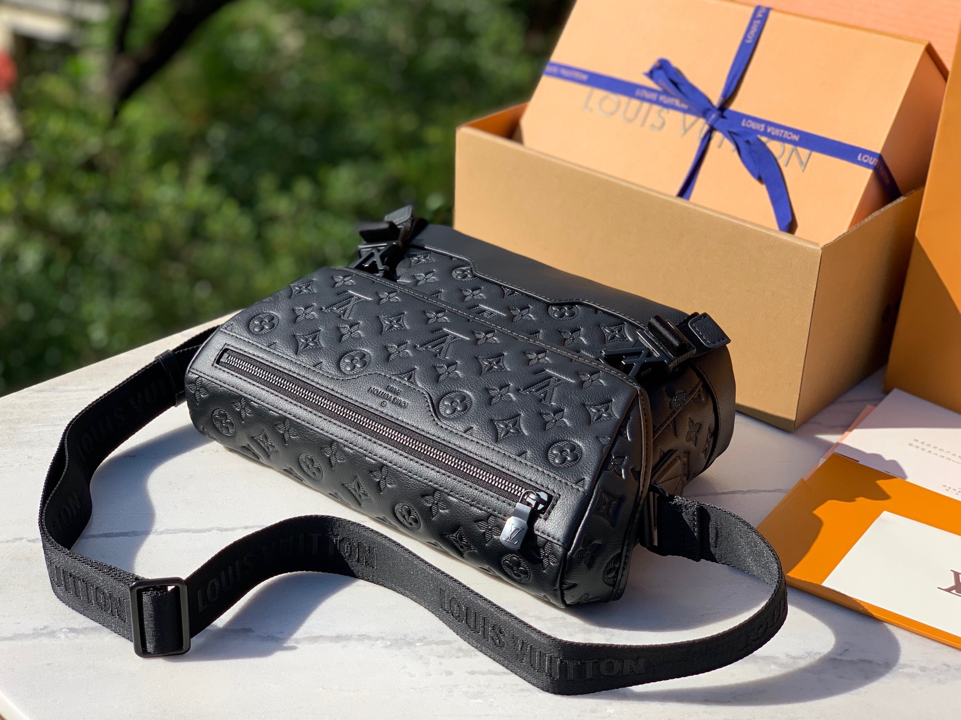 🌼 m25121尺寸：33×22.5×11cm新款出货，LV Voyager PM小号邮差包，经典Mon