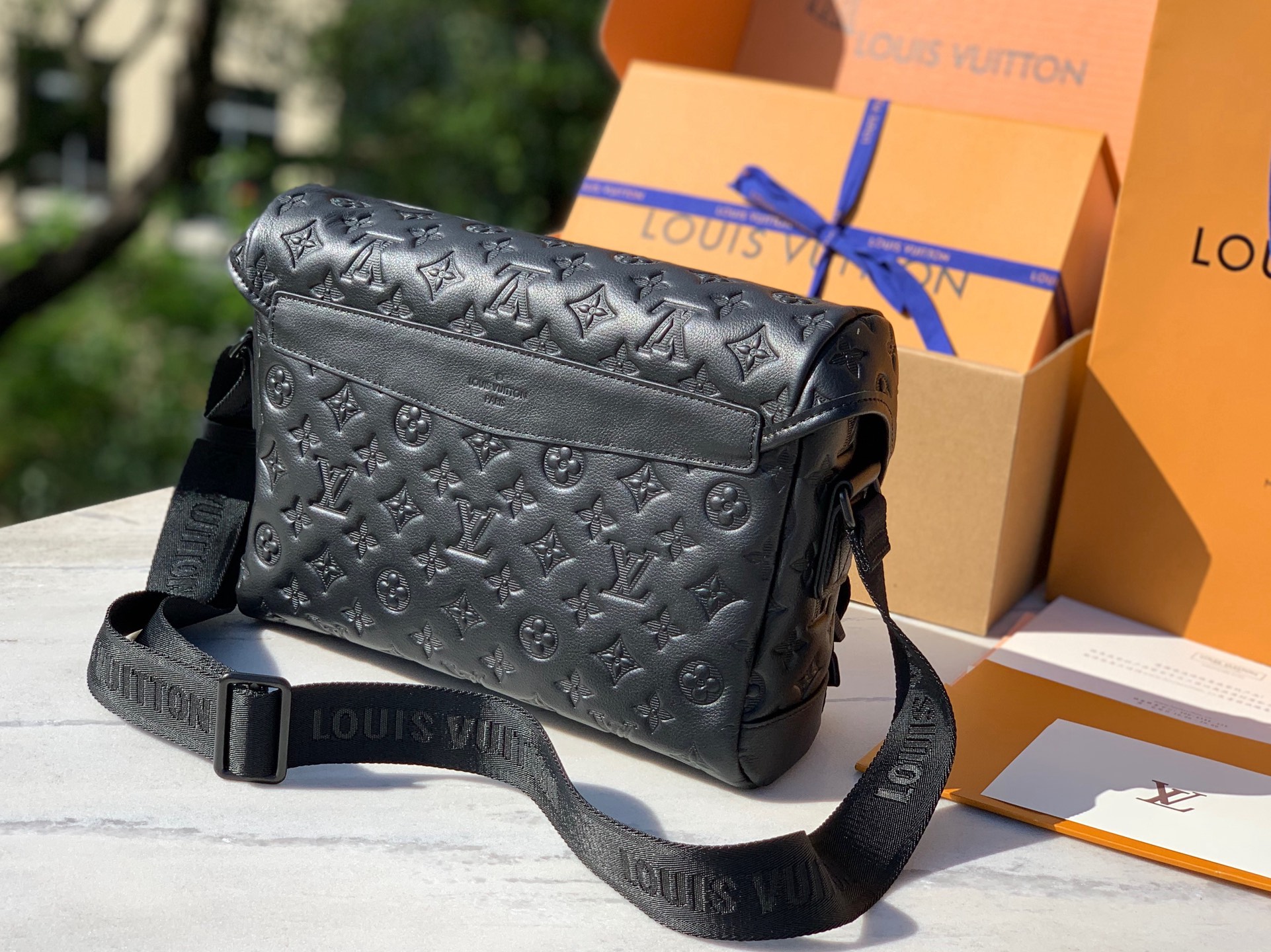 🌼 m25121尺寸：33×22.5×11cm新款出货，LV Voyager PM小号邮差包，经典Mon