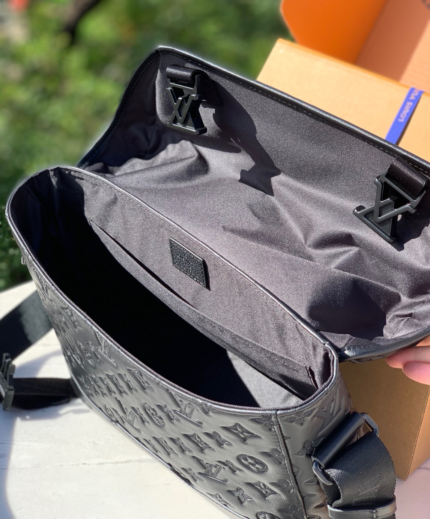 🌼 m25121尺寸：33×22.5×11cm新款出货，LV Voyager PM小号邮差包，经典Mon