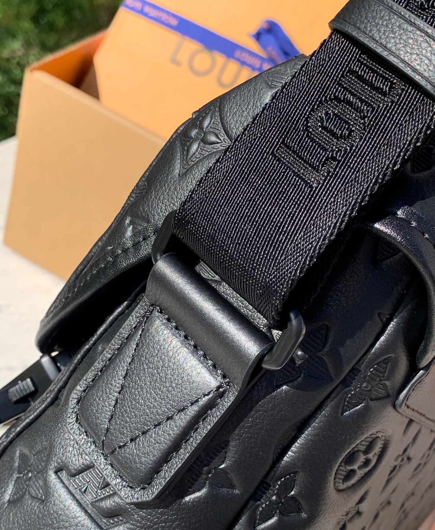 🌼 m25121尺寸：33×22.5×11cm新款出货，LV Voyager PM小号邮差包，经典Mon