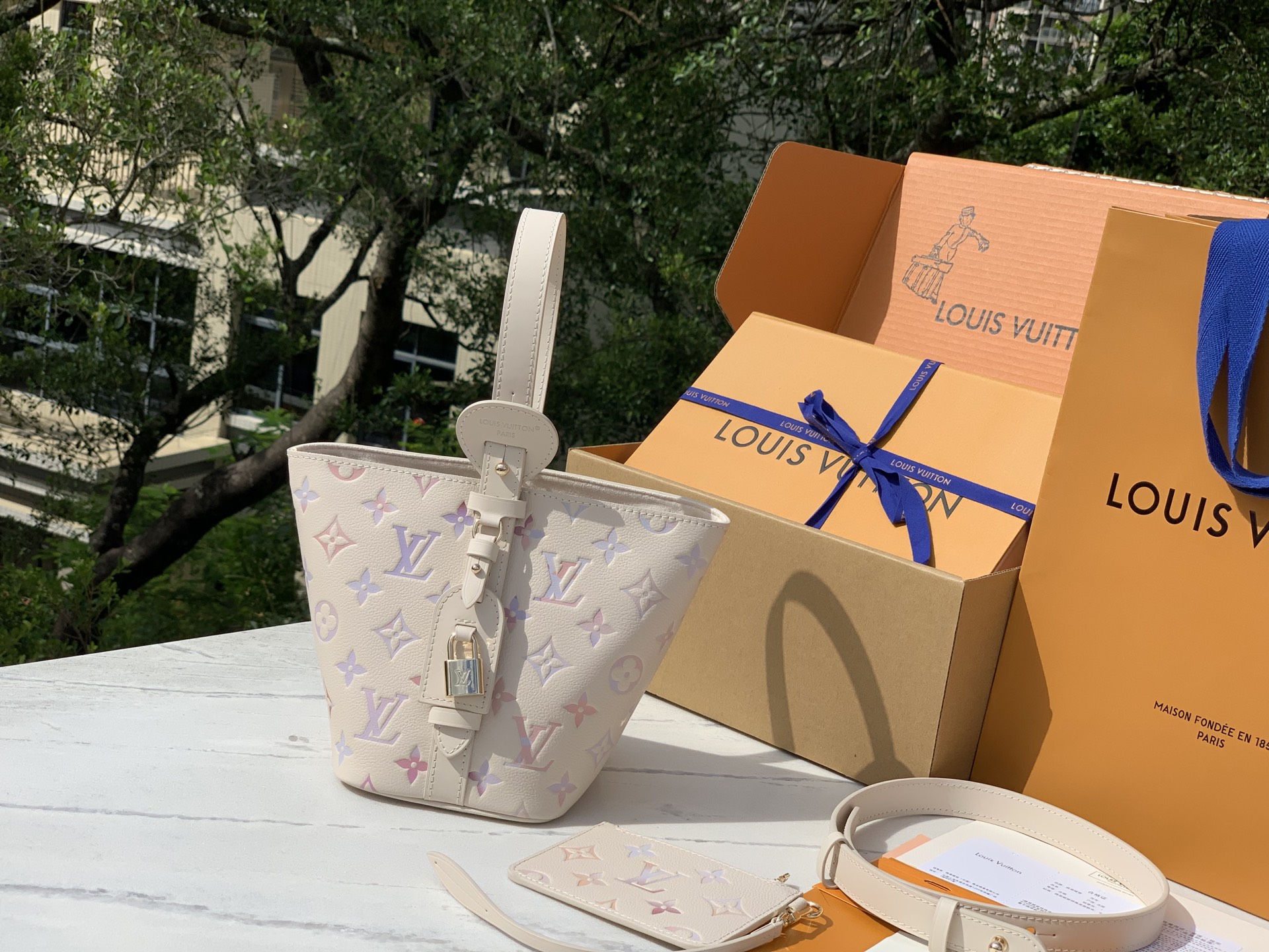 非市场普通货 进口皮料半钢五金 m25673尺寸：18x 16 x 12CM最新爆款幻彩Allin BB