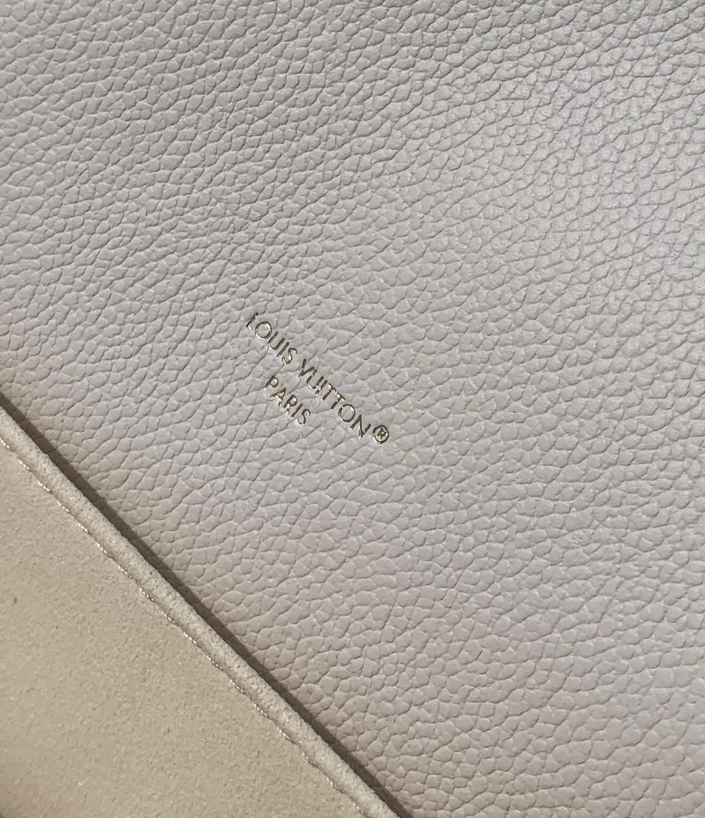 🌼 m25682尺寸：21.5×6×13.5cmLV East West Métis小号邮差包，一出场就