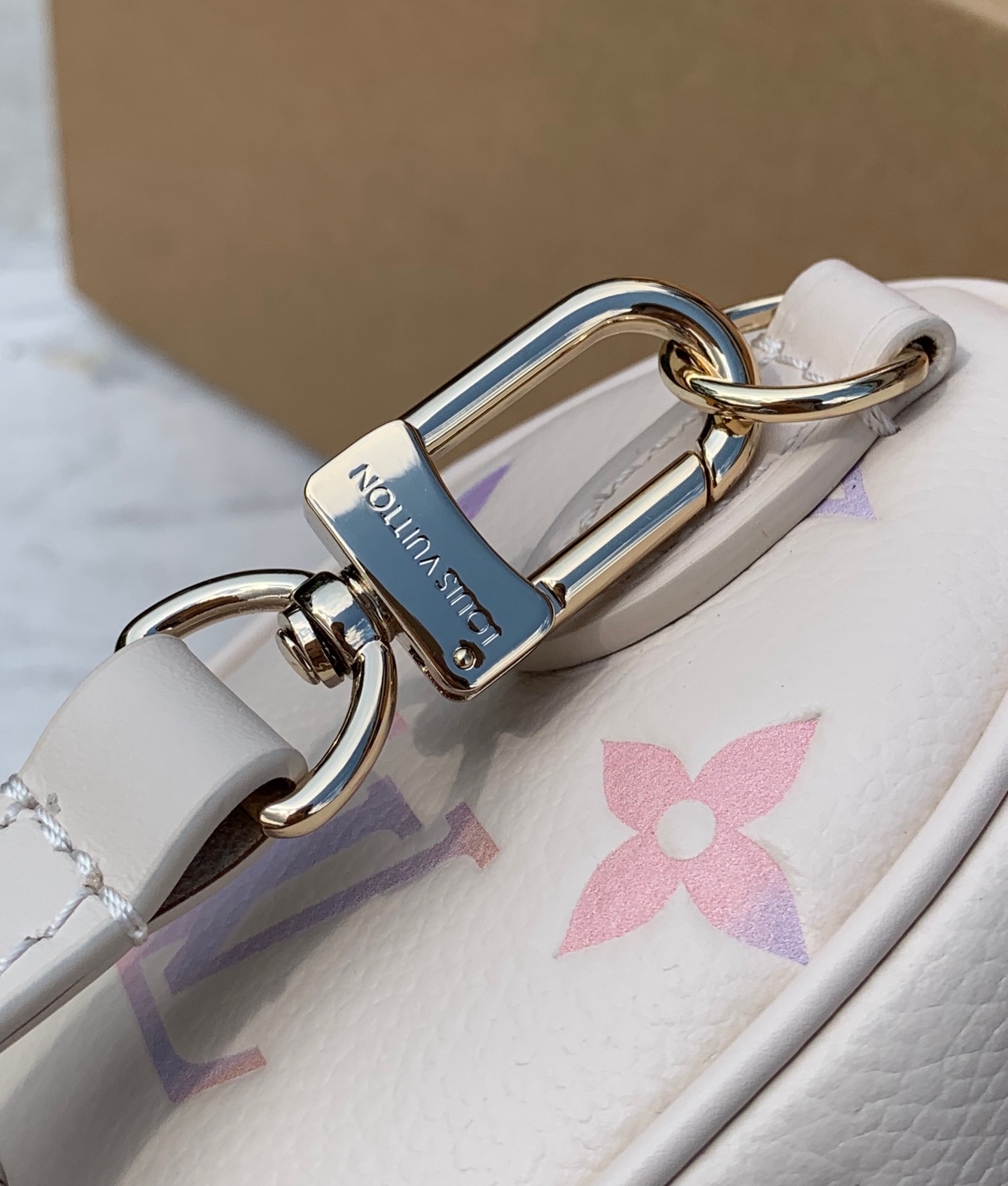 非市场普通货 进口皮料半钢五金 m25591尺寸：16 x 10 x 7.5cm新款来袭🔥LV nano