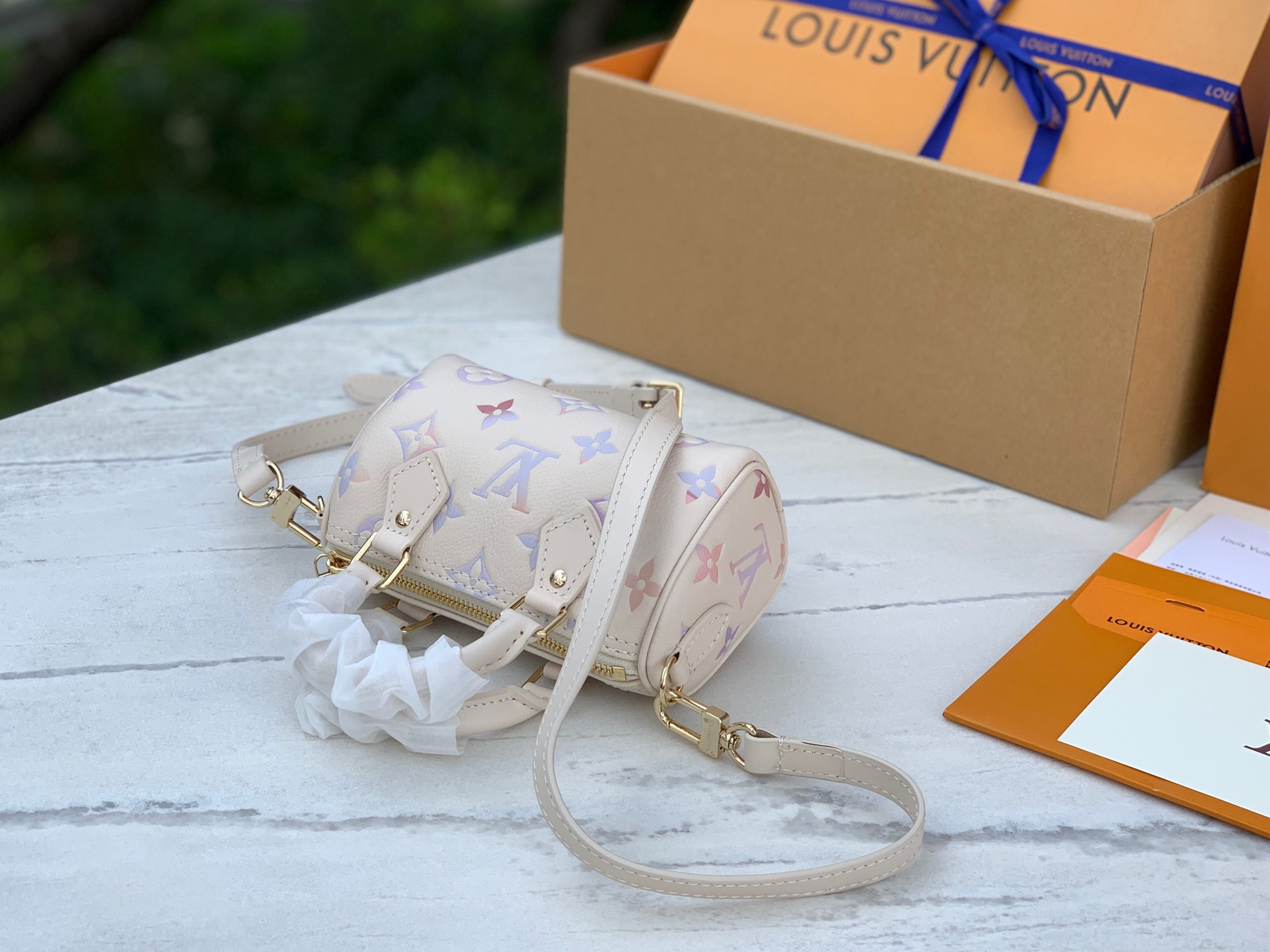 非市场普通货 进口皮料半钢五金 m25591尺寸：16 x 10 x 7.5cm新款来袭🔥LV nano