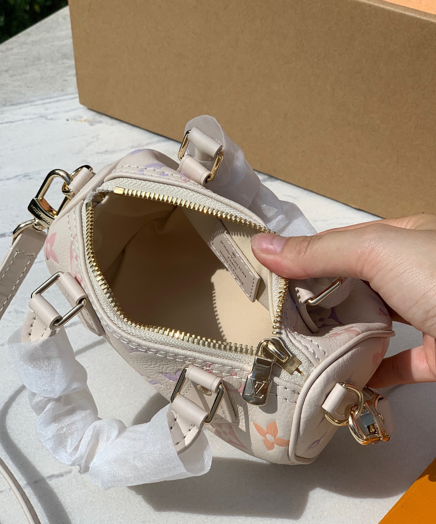 非市场普通货 进口皮料半钢五金 m25591尺寸：16 x 10 x 7.5cm新款来袭🔥LV nano