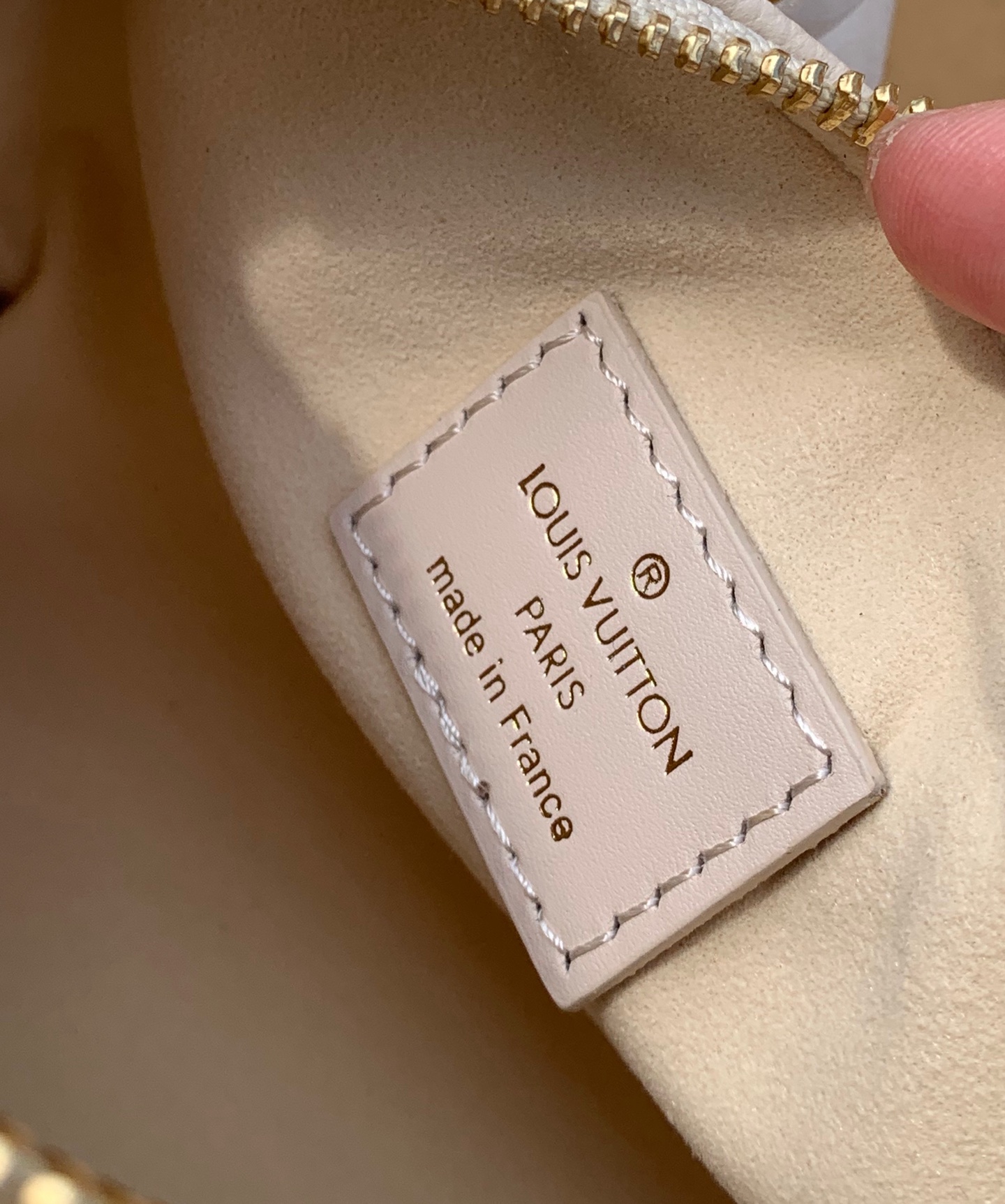 非市场普通货 进口皮料半钢五金 m25591尺寸：16 x 10 x 7.5cm新款来袭🔥LV nano