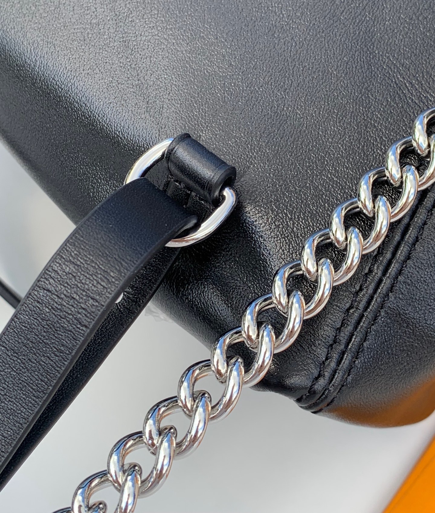 非市场普通货 进口皮料半钢五金 m25522尺寸：25×10×24cm香港渠道！LV Vibe系列的Of