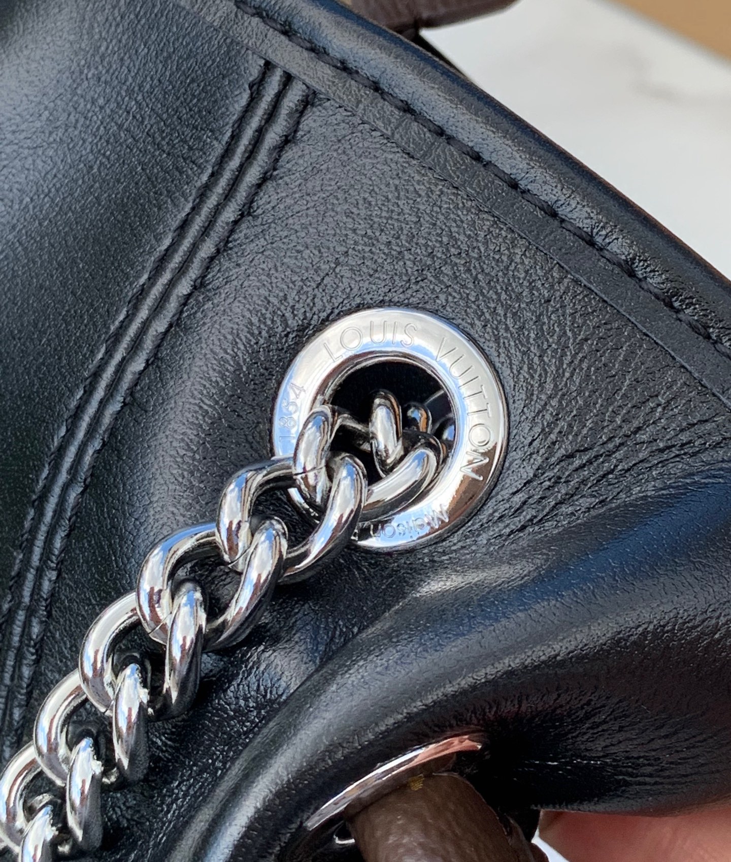 非市场普通货 进口皮料半钢五金 m25522尺寸：25×10×24cm香港渠道！LV Vibe系列的Of