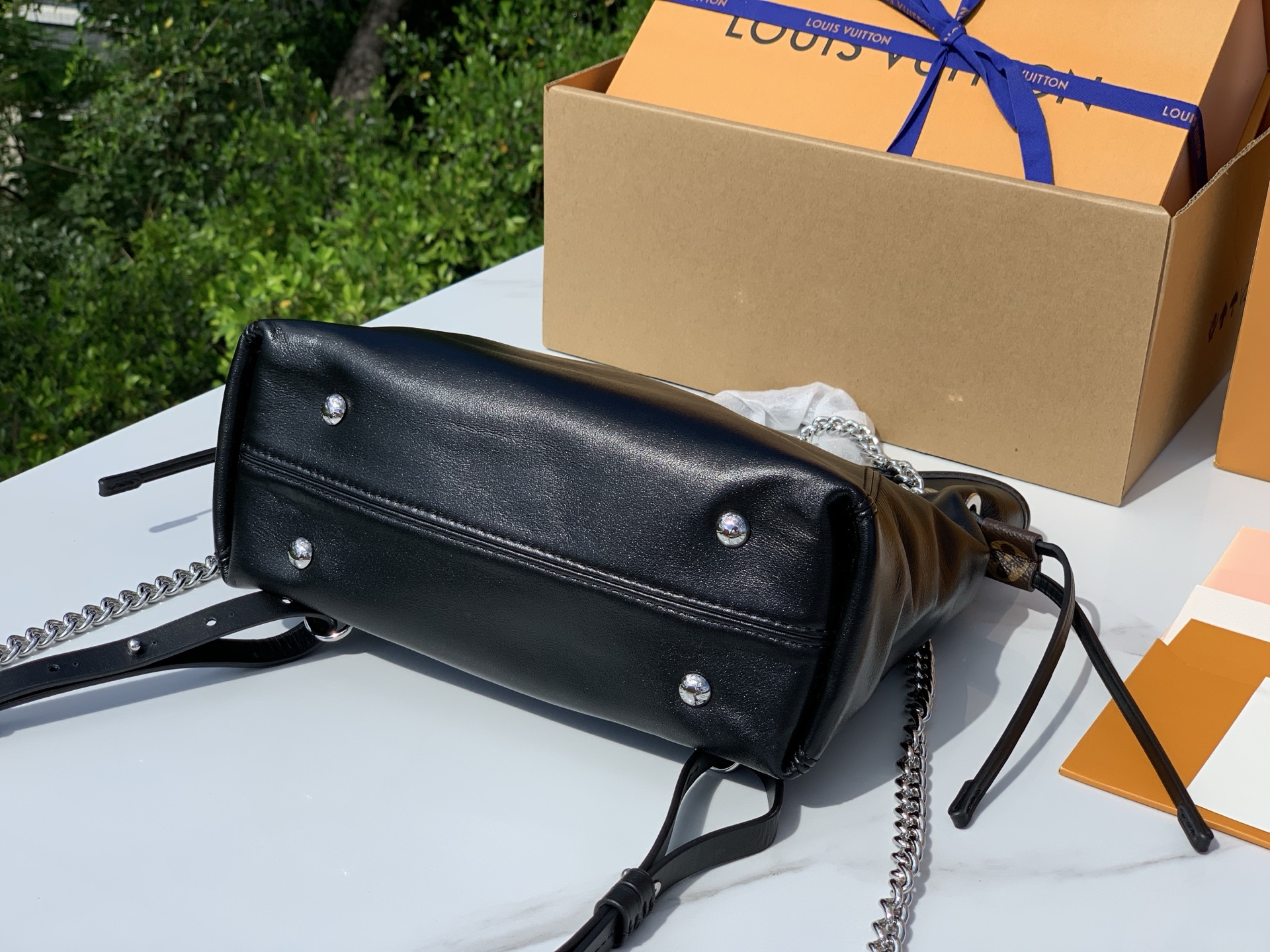 非市场普通货 进口皮料半钢五金 m25522尺寸：25×10×24cm香港渠道！LV Vibe系列的Of