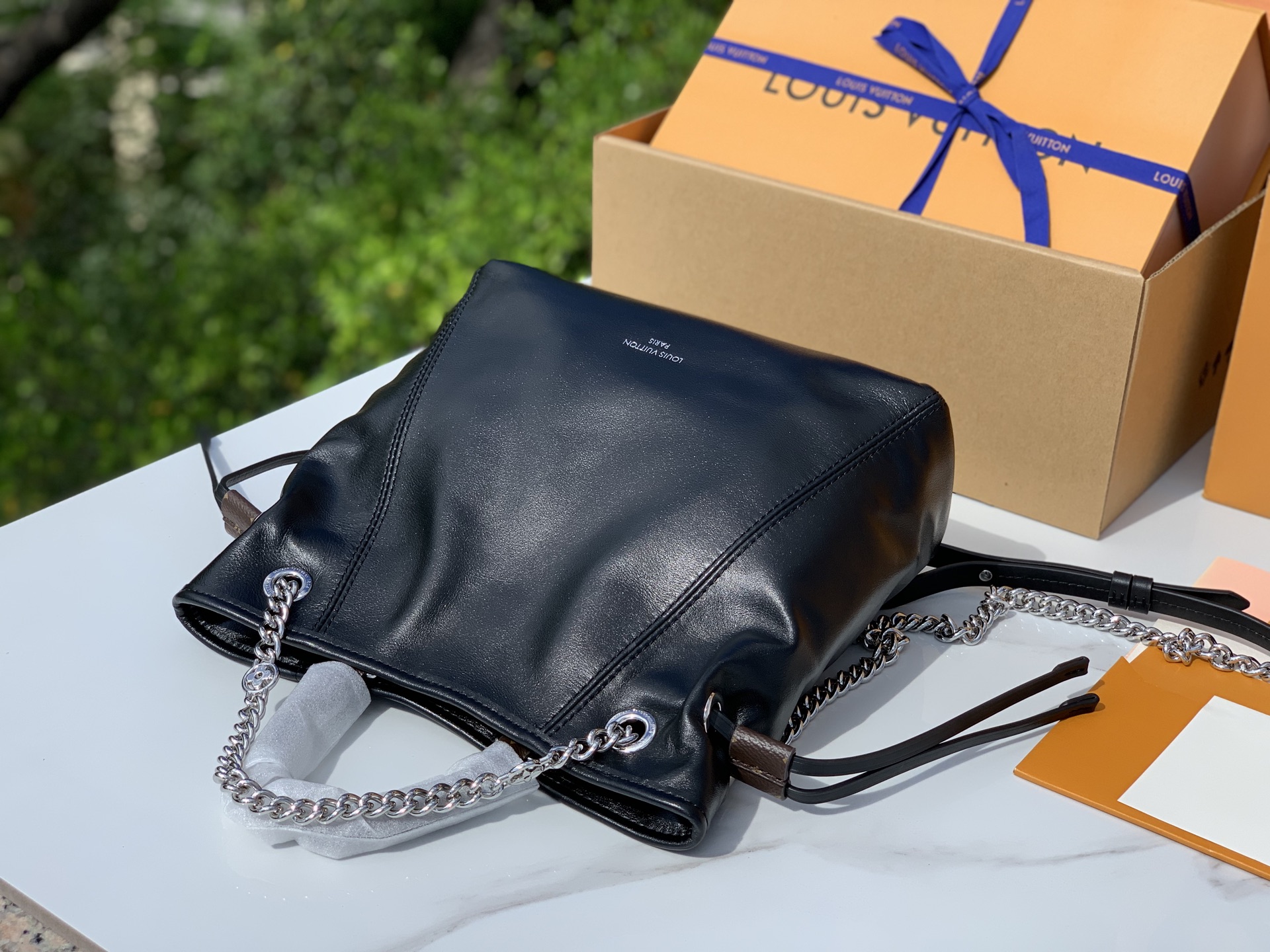 非市场普通货 进口皮料半钢五金 m25522尺寸：25×10×24cm香港渠道！LV Vibe系列的Of