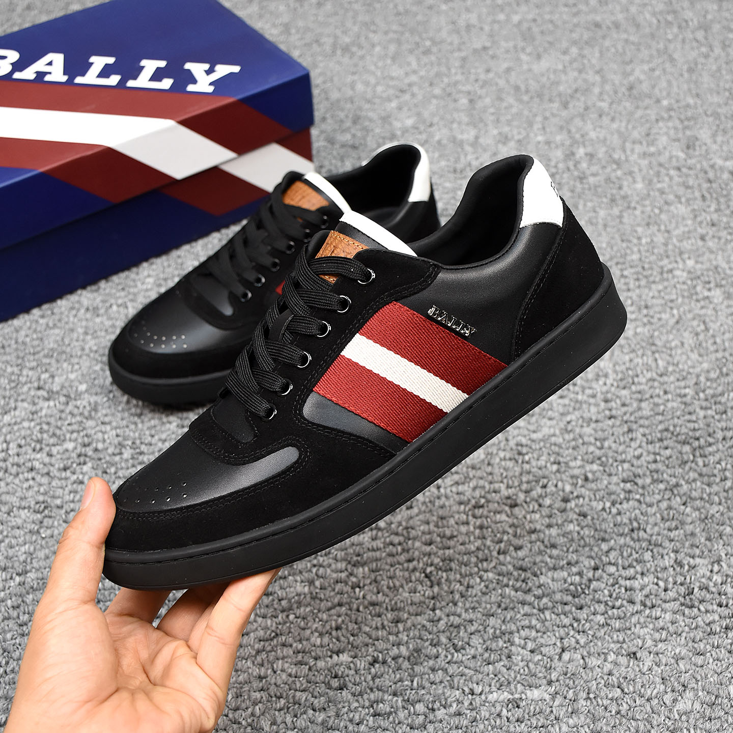 NO:886916,PBALLY/Bally's new casual shoes combine elegant style and innovative design. The brand logo on the outsole is full of modern style, and the tongue is decorated with the brand letter logo, which all illustrates the brand style!  Private molded rubber outsole!  Soft, lightweight, comfortable and durable on the feet!  38-44 (45 customized),, bally19860909PBALLY/巴利新款休闲鞋,糅合优雅风范与创新设计.大底品牌Logo标志,摩登风范十足,鞋舌饰有品牌字母徽标,无不阐释品牌格调！私模橡胶大底！上脚柔软轻便舒适耐看！38-44（45定做）,,bally,Men's shoes