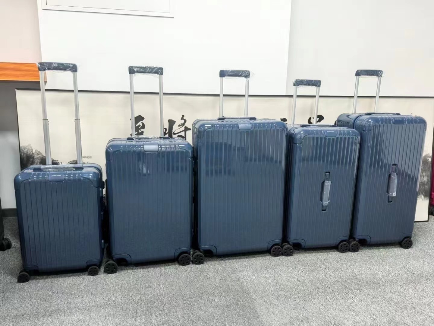 Rimowa Essential Cabin Suitcase, Deep Sea Blue, 21-33 inch, Original Design 2 a1734664430612 5673