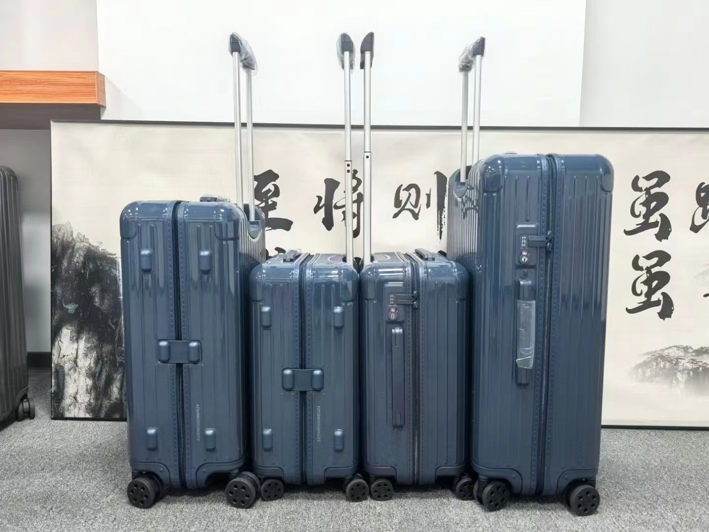 Rimowa Essential Cabin Suitcase, Deep Sea Blue, 21-33 inch, Original Design 3 a1734664430623 0638