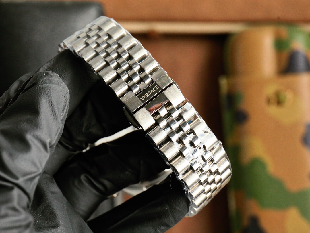Luxury Versace Men’s Watch: 2024 Collection Unveiled with Intricate Design and Swiss Craftsmanship - 图片 7