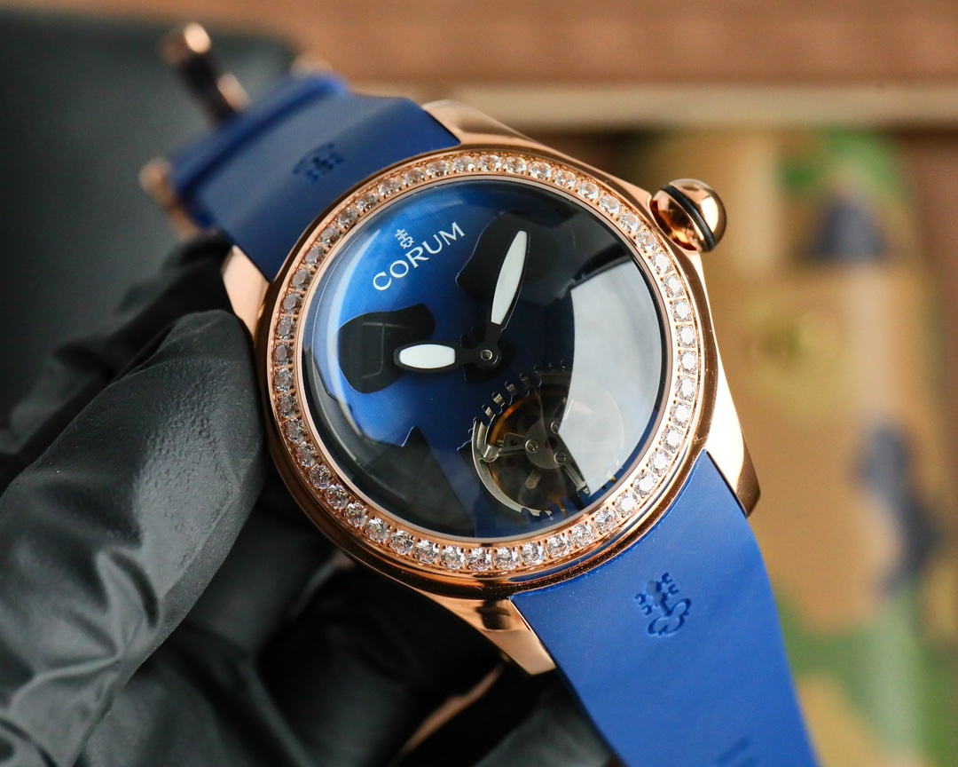 Unique CORUM Bubble Wristwatch: White Shell 1323 – Bold Design and Visionary Concept - 图片 2