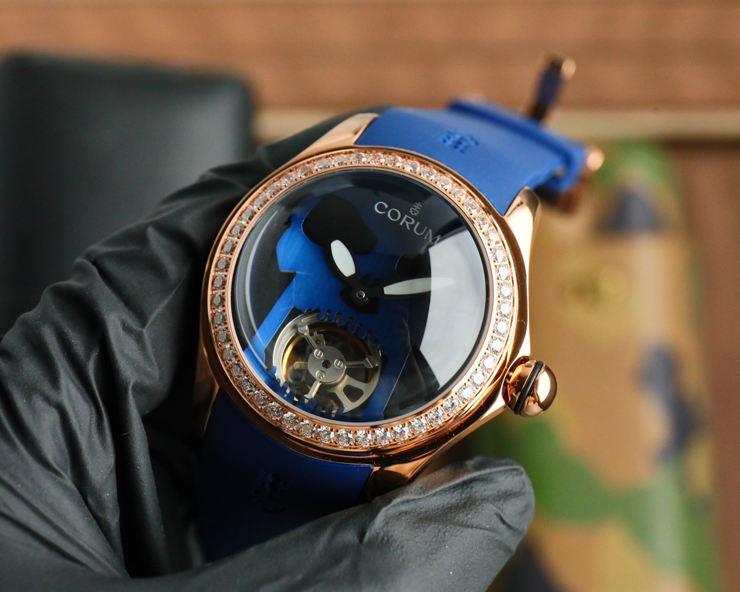 Unique CORUM Bubble Wristwatch: White Shell 1323 – Bold Design and Visionary Concept - 图片 3