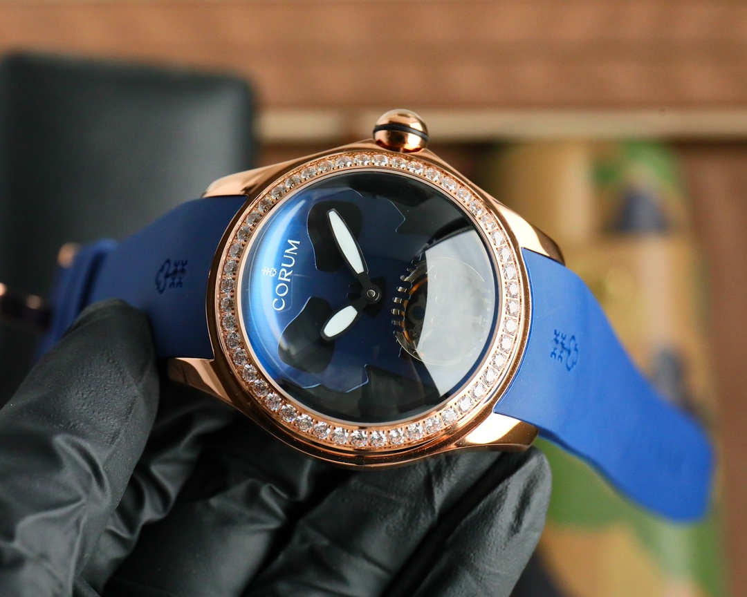 Unique CORUM Bubble Wristwatch: White Shell 1323 – Bold Design and Visionary Concept - 图片 4