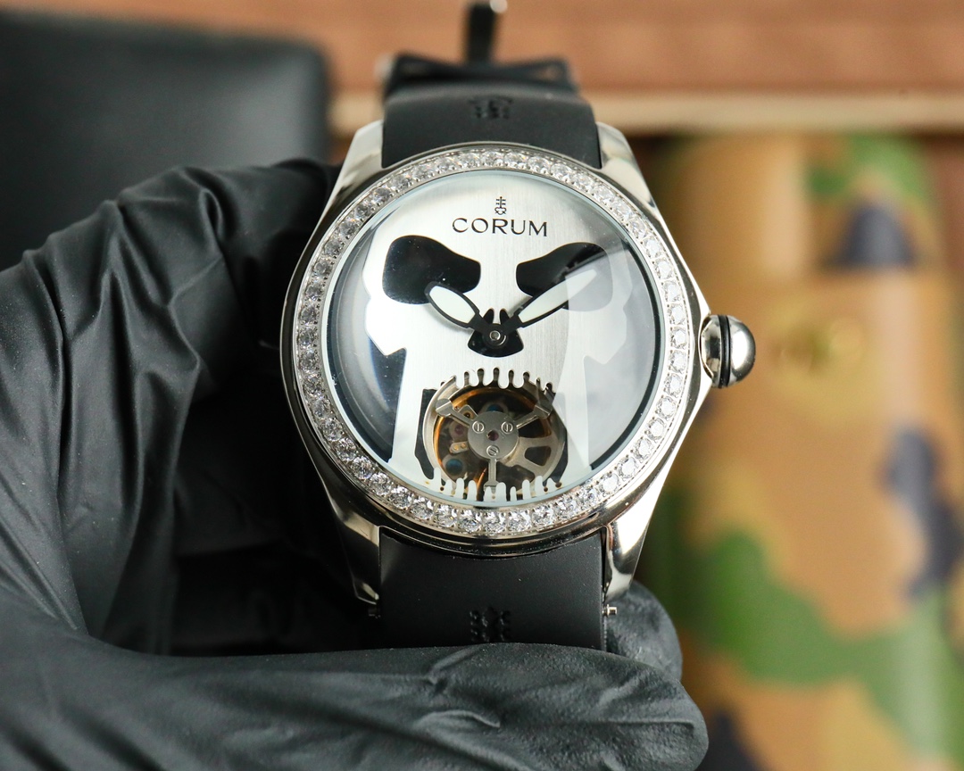 Unique White Shell 1323 Bubble Wristwatch with Bold Design and Vision