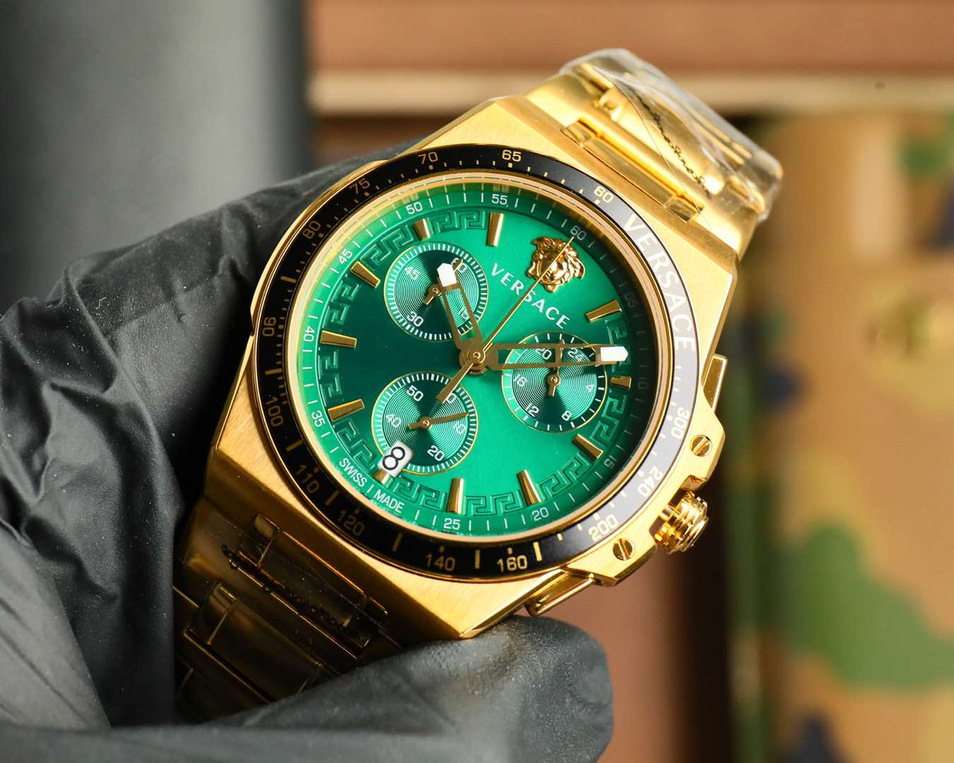 Luxurious VERSACE 2025 Watch: Swiss Timepiece with Greek Design and Medusa Sculptor. - 图片 3