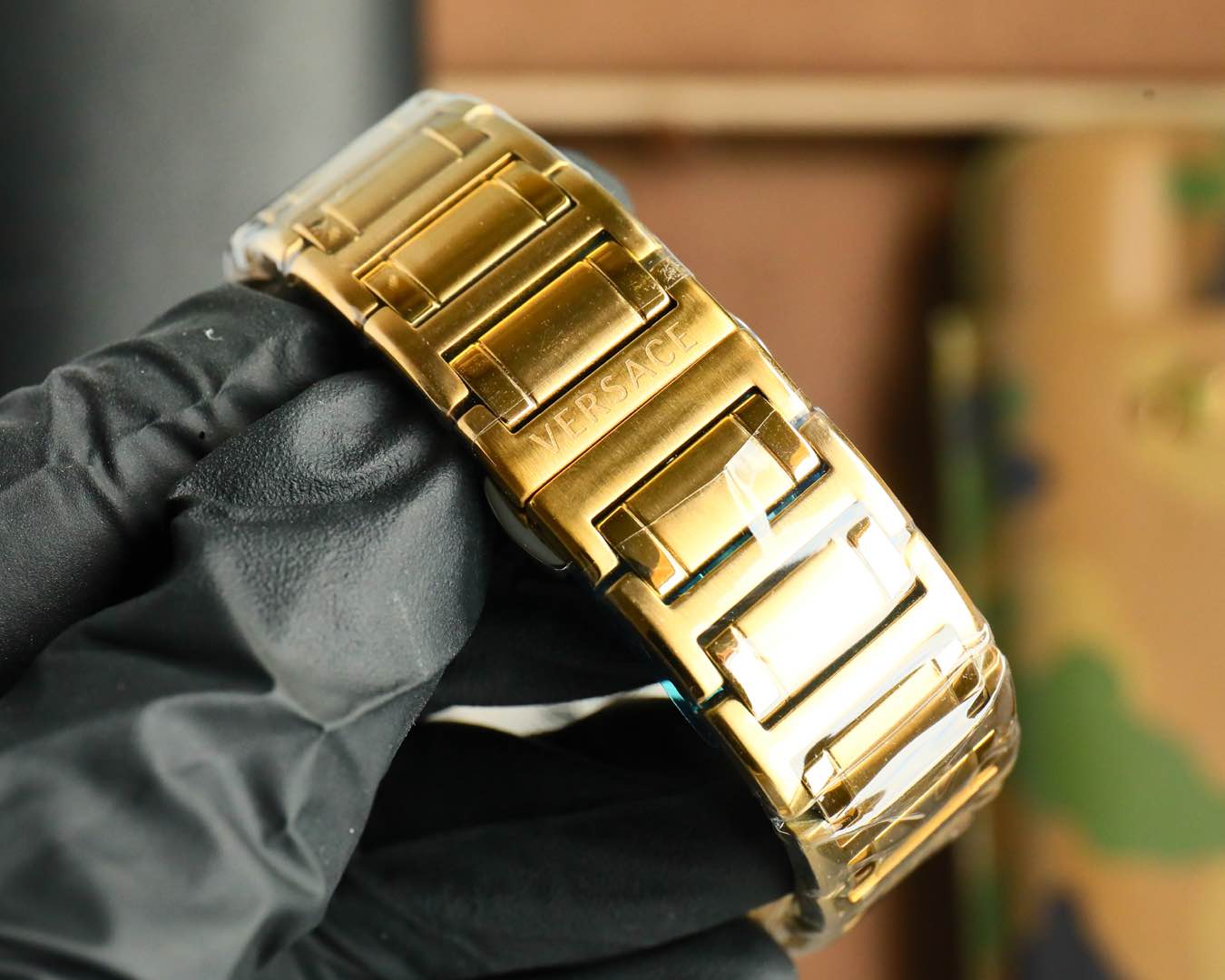 Luxurious VERSACE 2025 Watch: Swiss Timepiece with Greek Design and Medusa Sculptor. - 图片 7