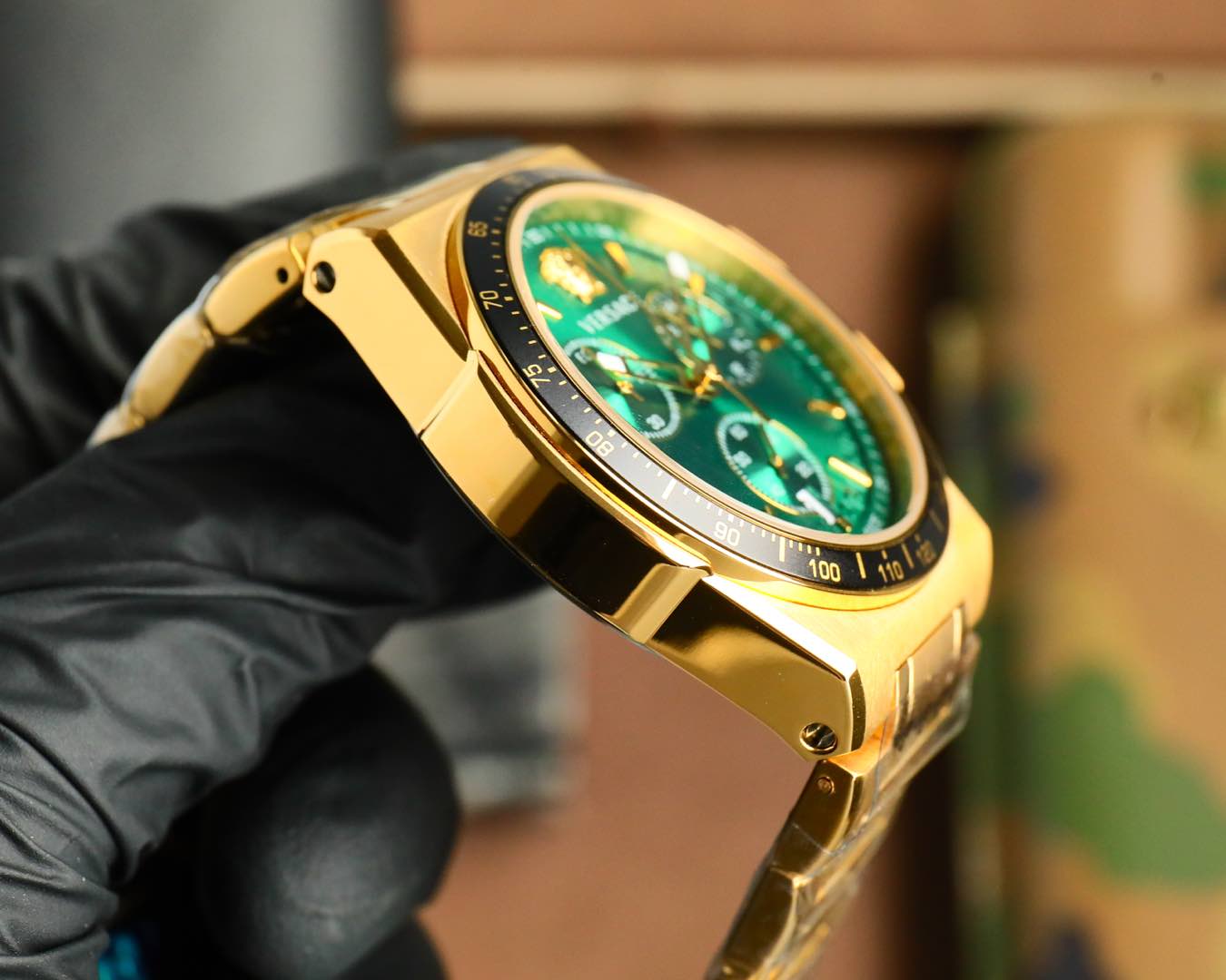 Luxurious VERSACE 2025 Watch: Swiss Timepiece with Greek Design and Medusa Sculptor. - 图片 6