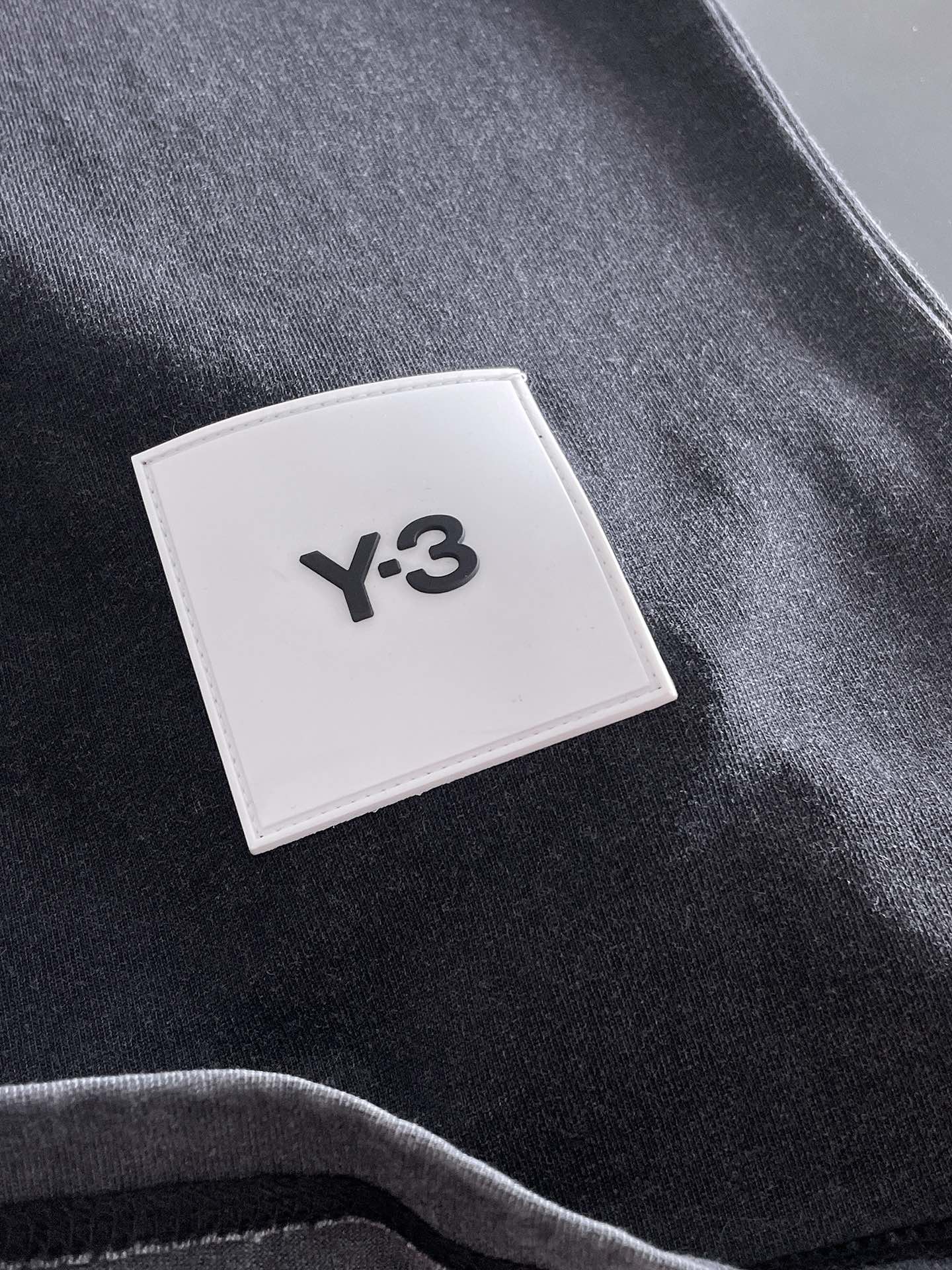 Y-3微阔型M-XXXL男女同款新款短袖T桖采用定制洗水定染纯棉面料logo点缀于胸前超级柔软细腻沿边反