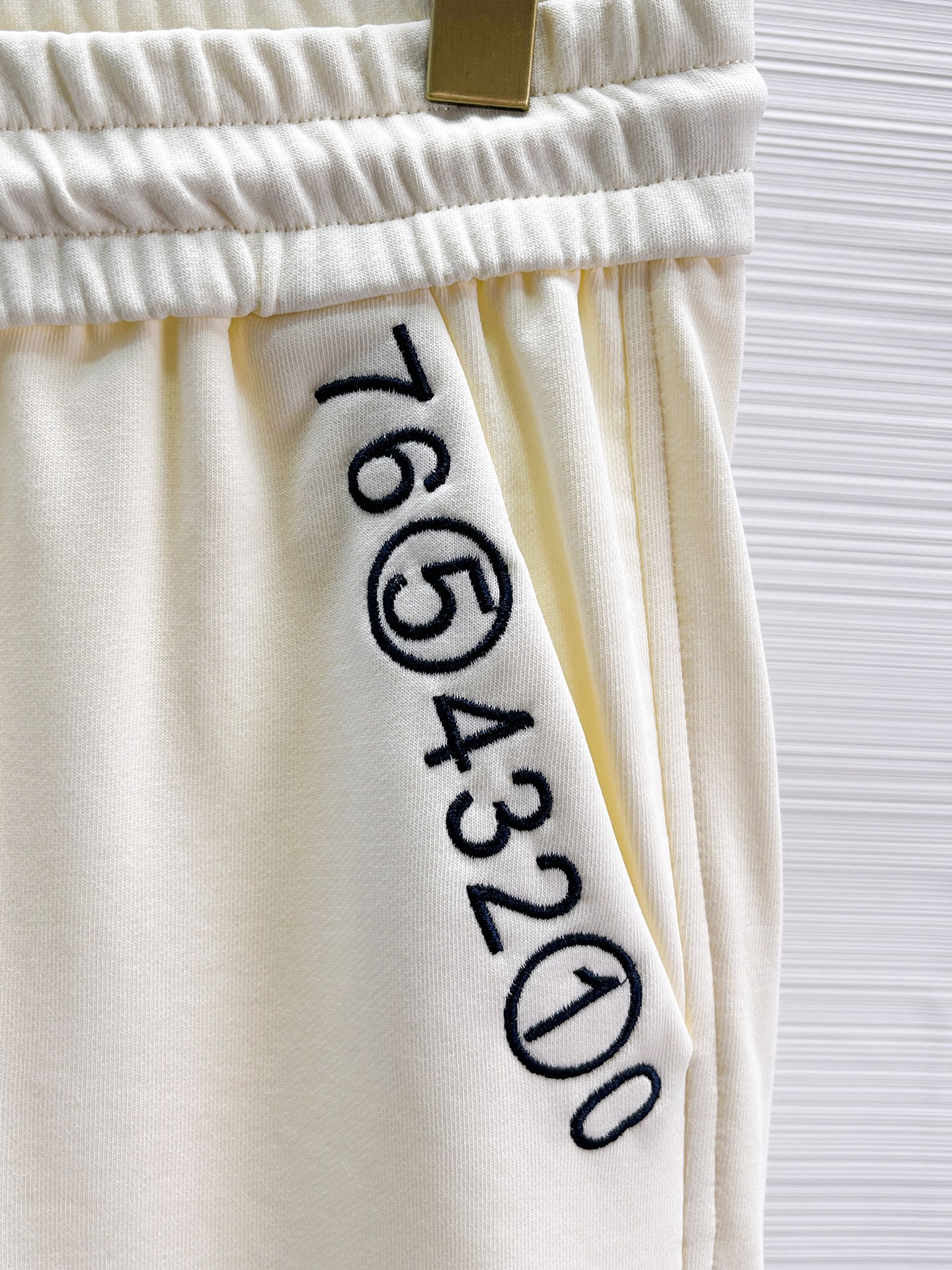 Maison Margiela  休闲短裤服装 6