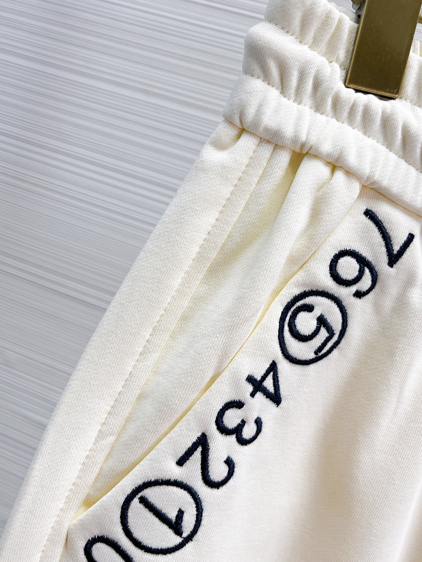 Maison Margiela  休闲短裤服装 4