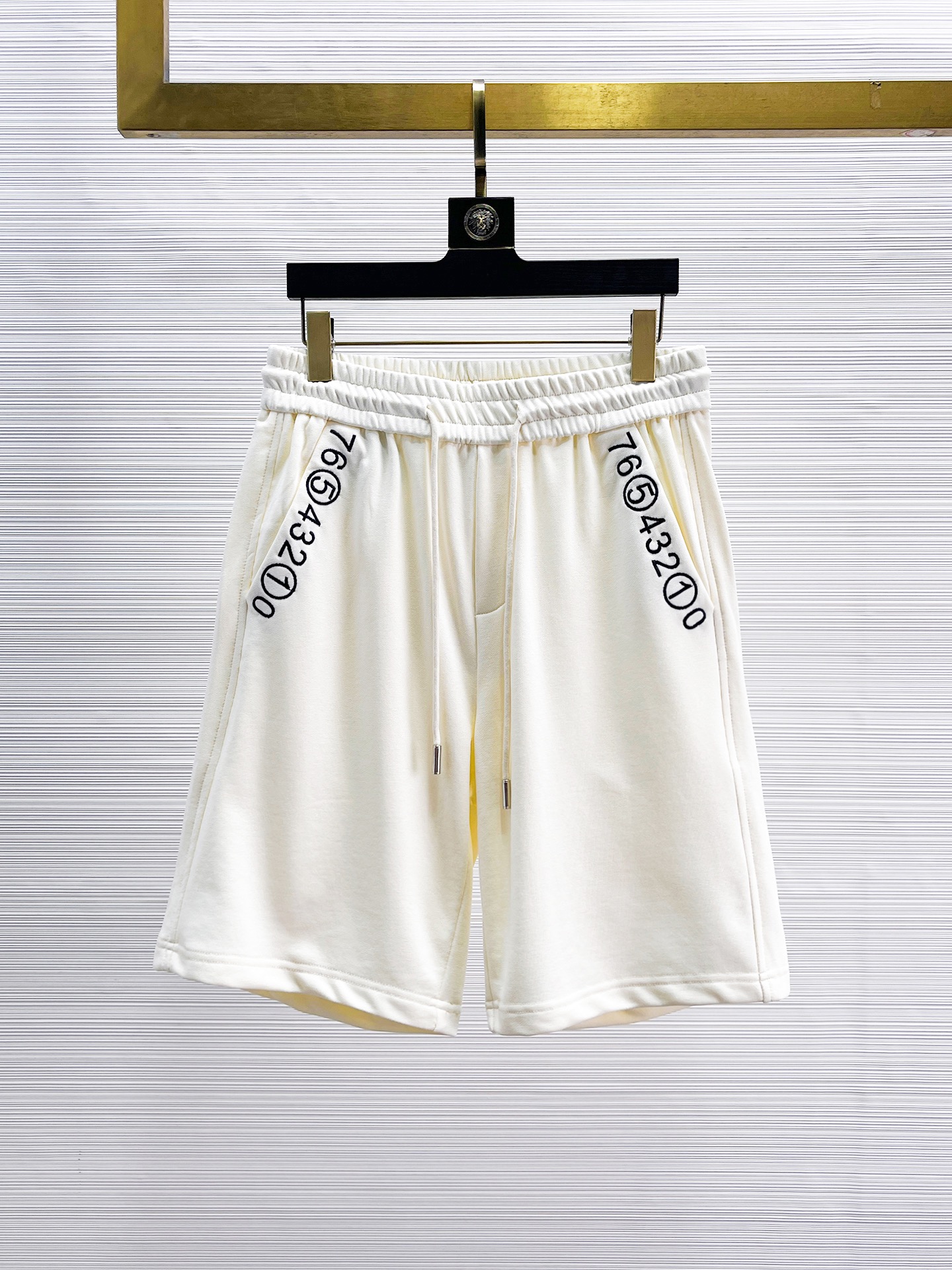 马吉拉  顶级货品🐮🆕2025夏季新款休闲短裤！官网同步发...