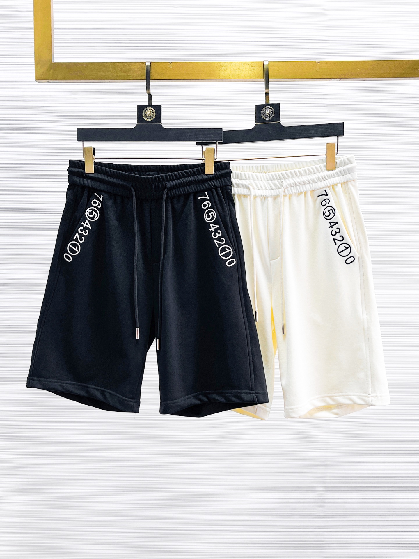 Maison Margiela  休闲短裤服装 8