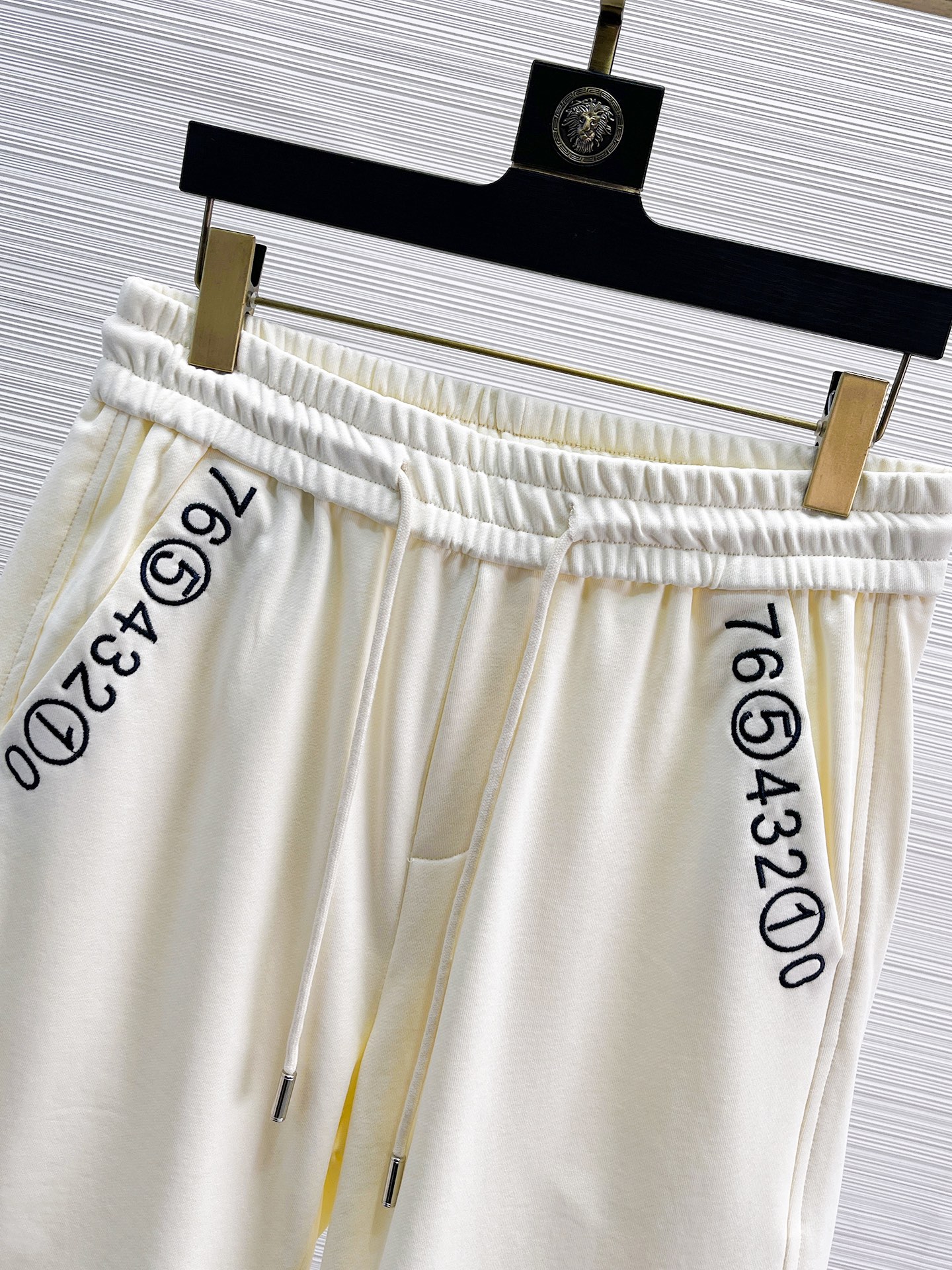 Maison Margiela  休闲短裤服装 3