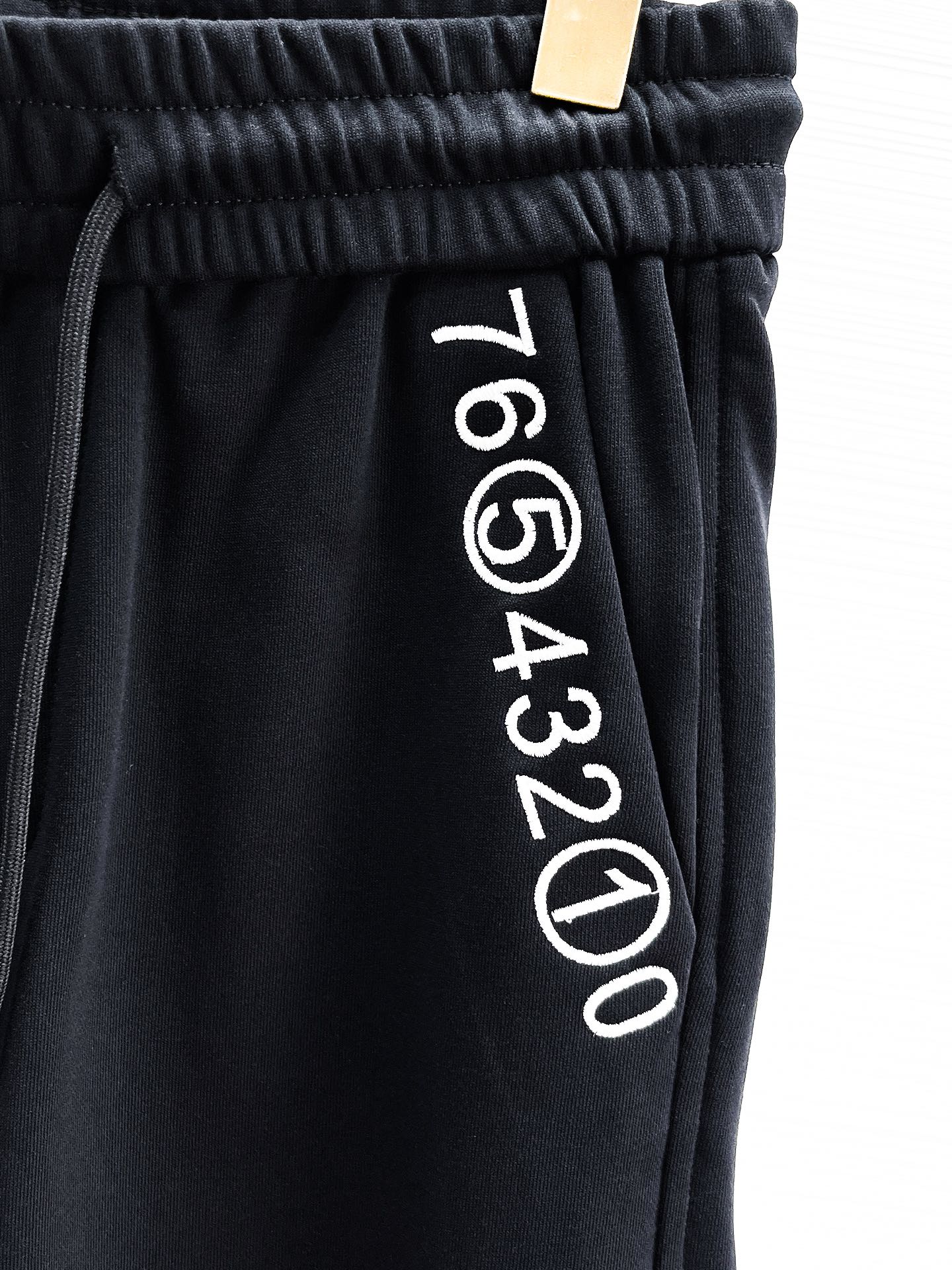 Mugler  休闲短裤服装 6