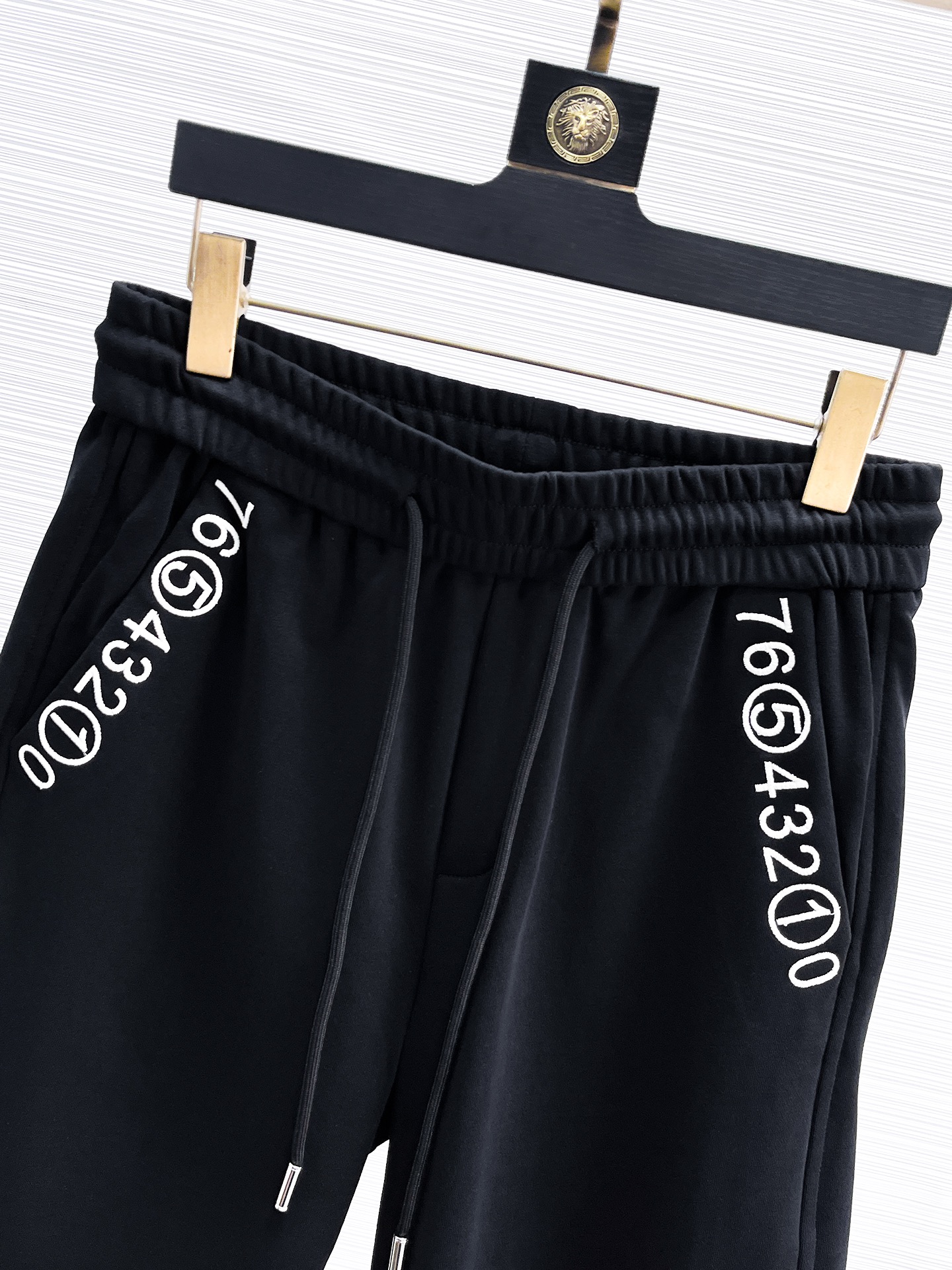 Mugler  休闲短裤服装 3