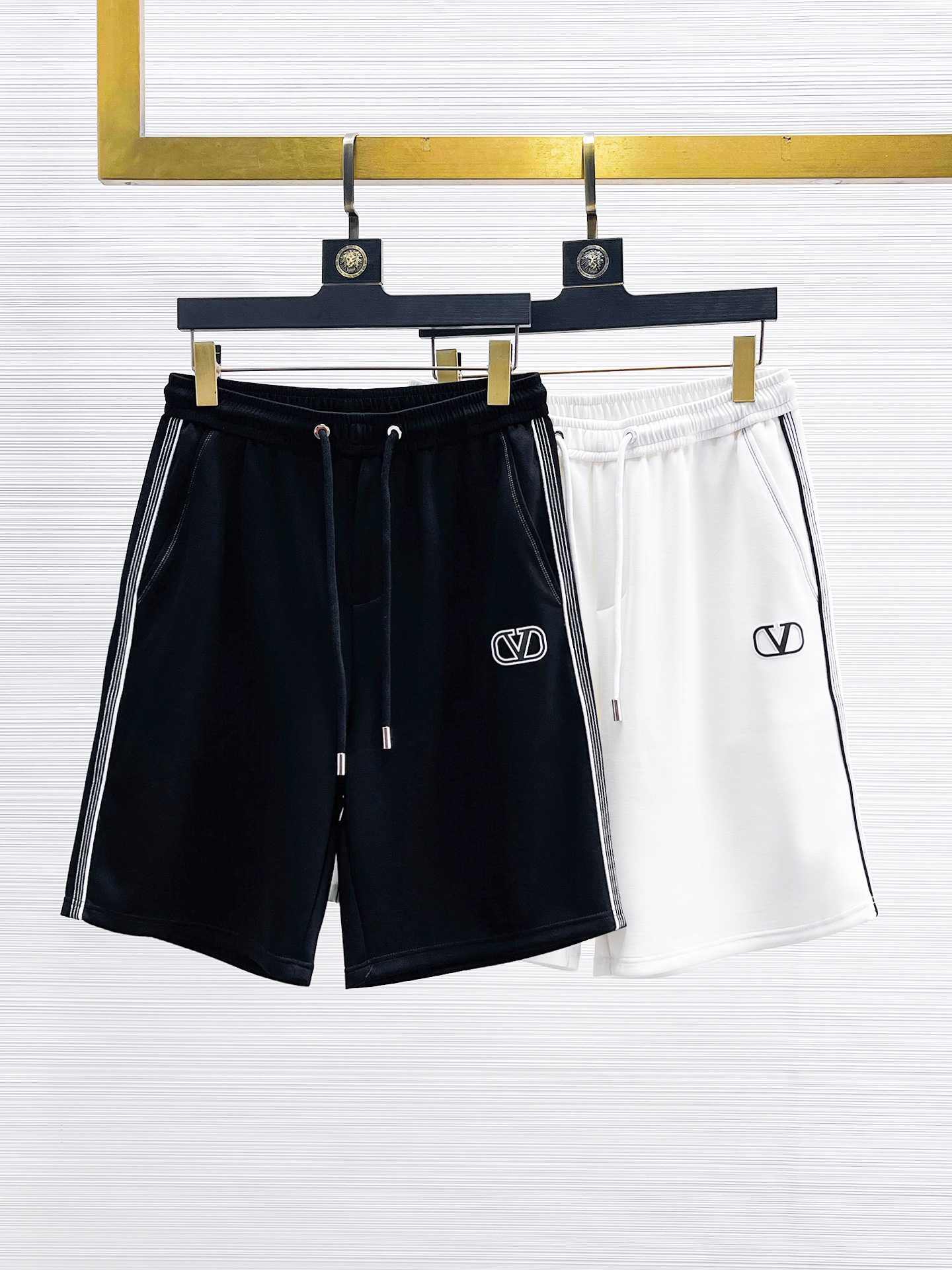 Valentino  休闲短裤服装 8