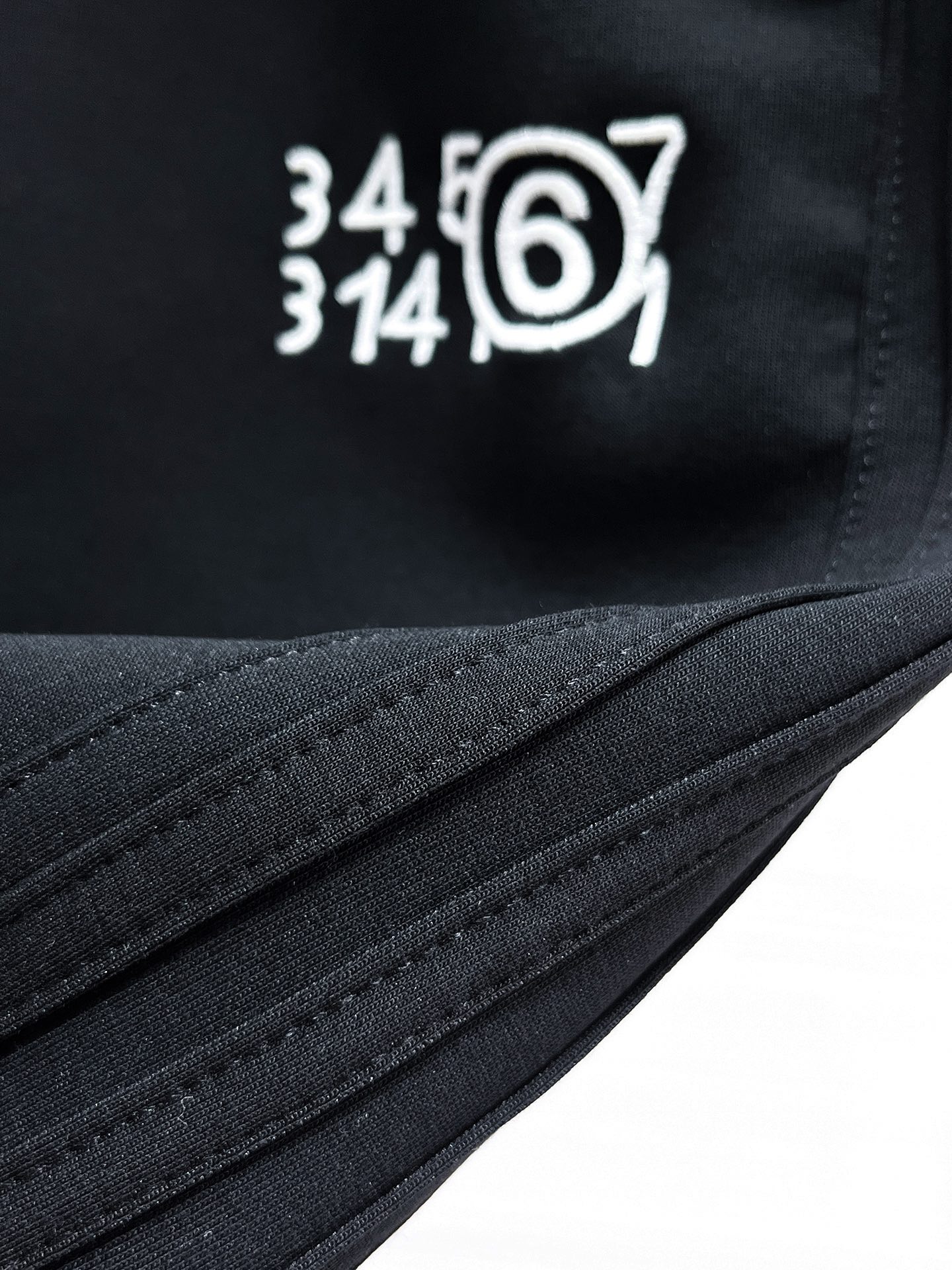 Maison Margiela  休闲短裤服装 6