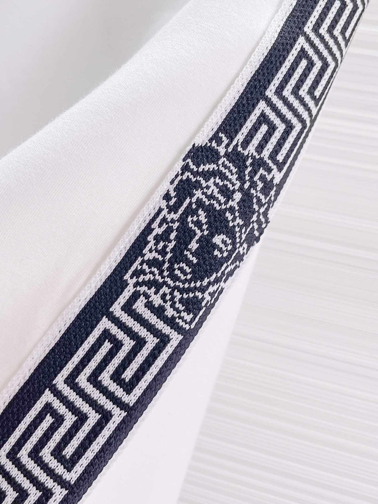 Versace  休闲短裤服装 8