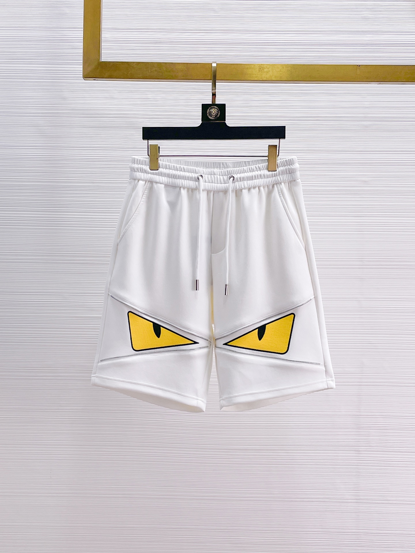 芬迪  顶级货品🐮🆕2025夏季新款休闲短裤！官网同步发售...