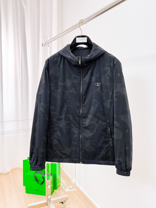 Valentino 2025 Camo Print Jacket - Italian Fabric, Luxury Hardware & Logo 1 Valentino 2025 Camo Print Jacket - Italian Fabric, Luxury Hardware & Logo