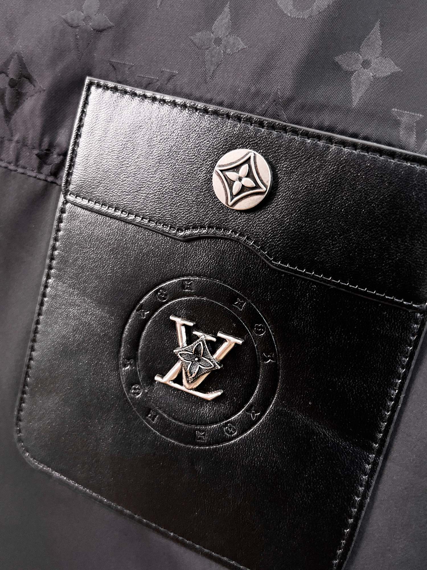   LV  顶级版本！🆕2025早春新款夹克外套 原版11订制五金配件全进口原版定制 欢迎专柜对比 超柔