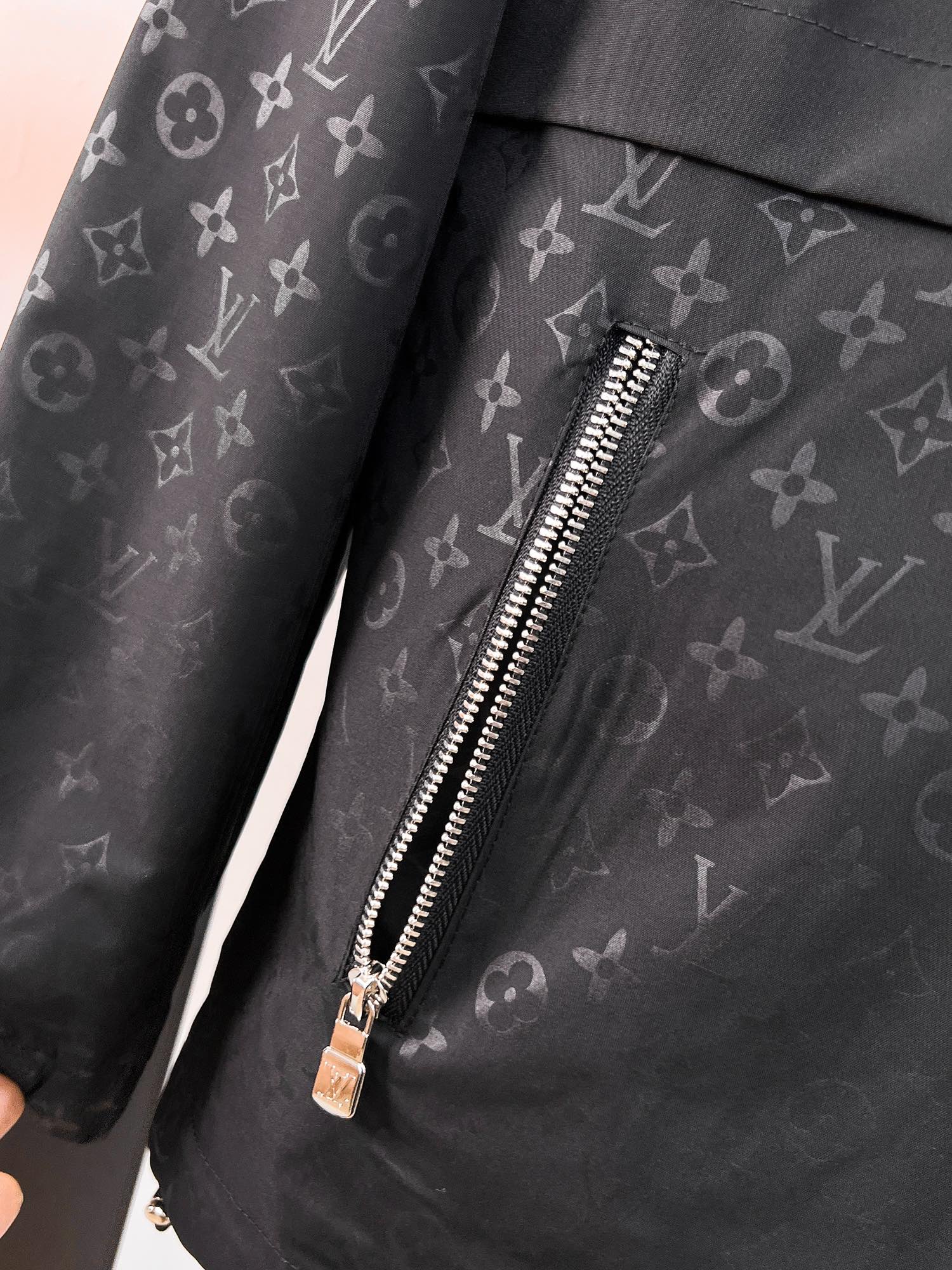  LV  顶级版本！🆕2025早春新款夹克外套 原版11订制五金配件全进口原版定制 欢迎专柜对比 超柔