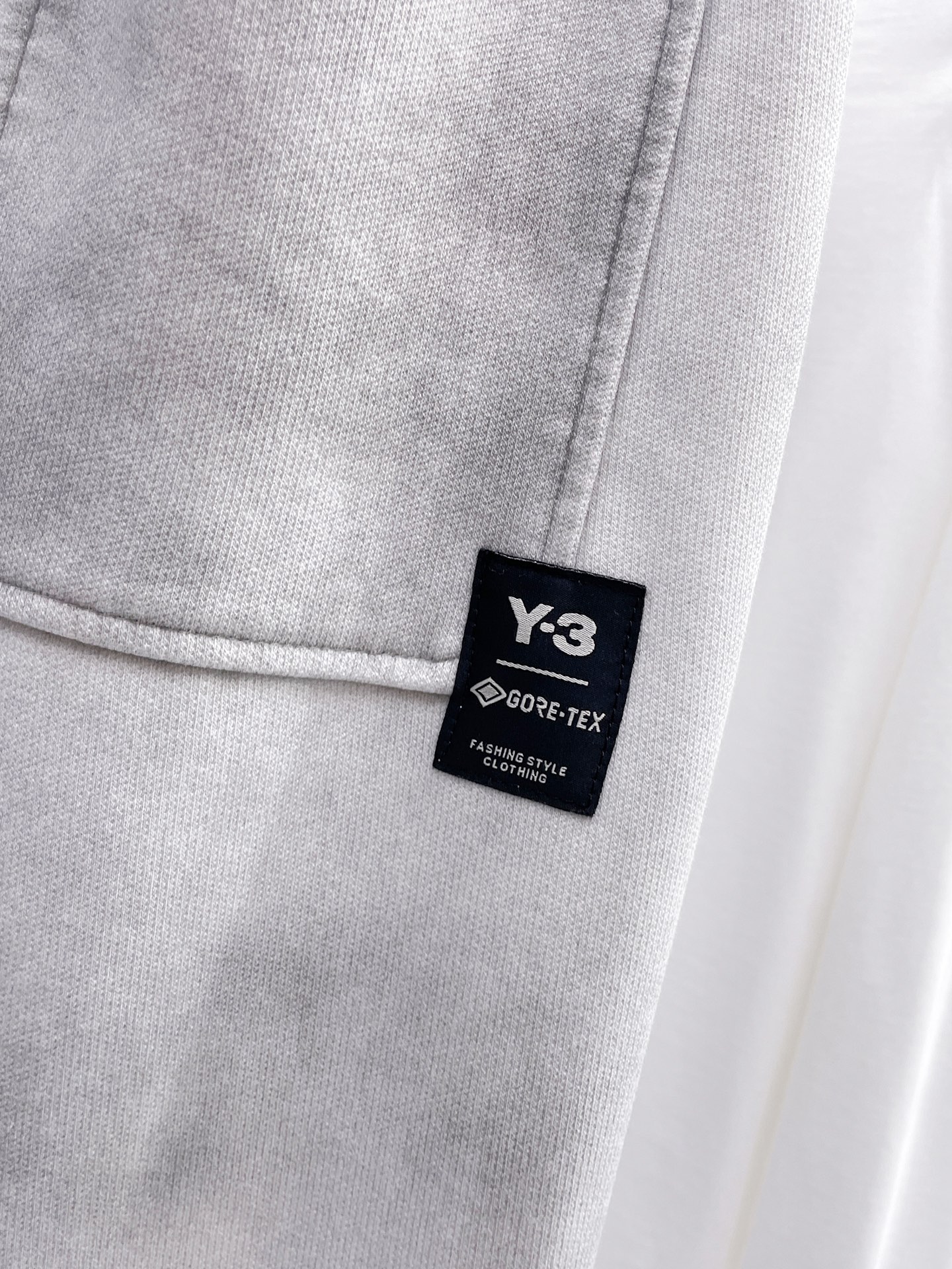 Y-3顶级货品2024秋冬新款休闲裤！官网同步发售品牌经典LOGO休闲裤定制面料舒适度极好手触感强烈辨识