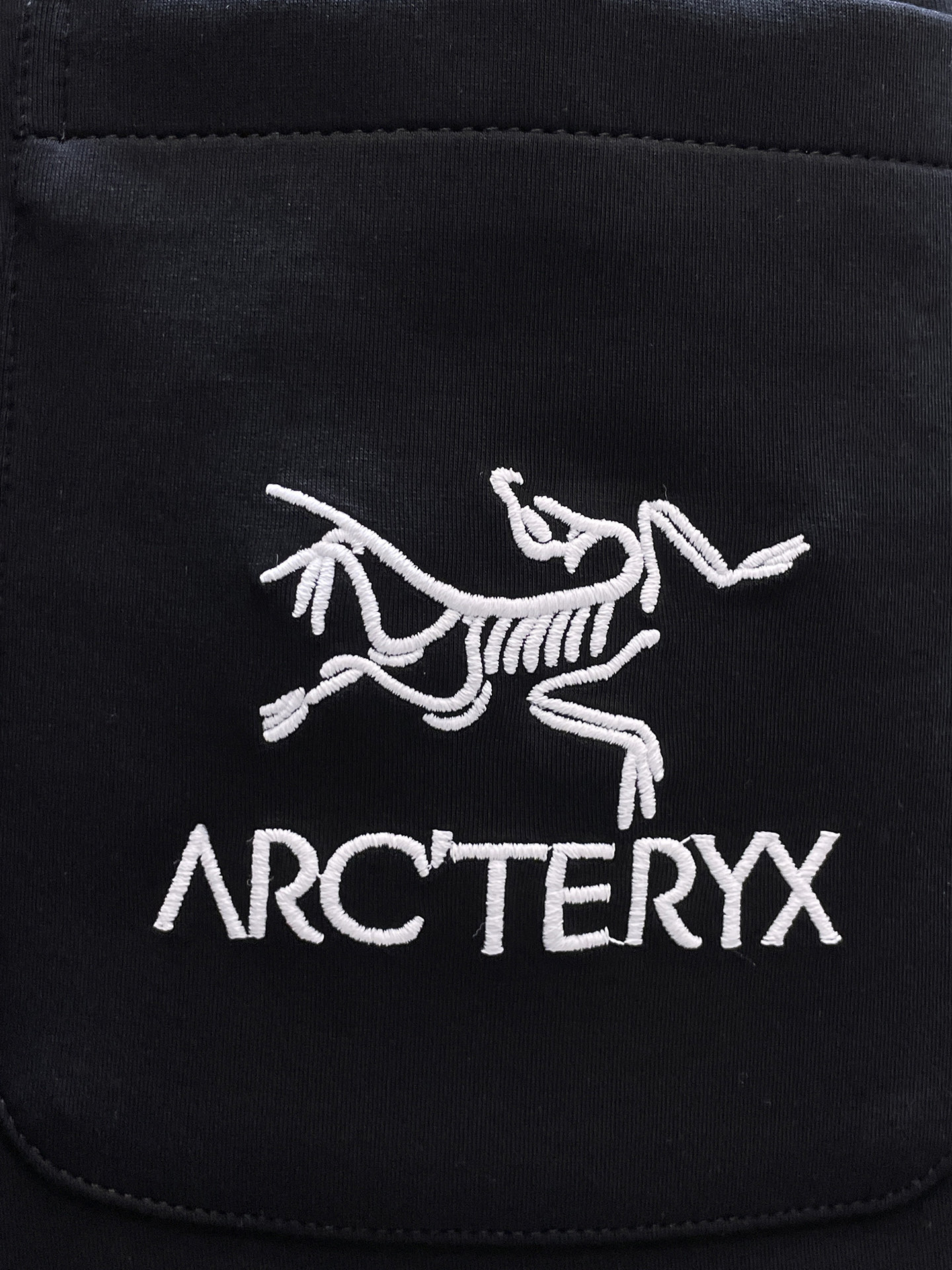   始祖鸟  顶级货品🐮 🆕2025春夏新款休闲裤！官网同步发售。品牌经典LOGO休闲裤 ，定制面料，舒