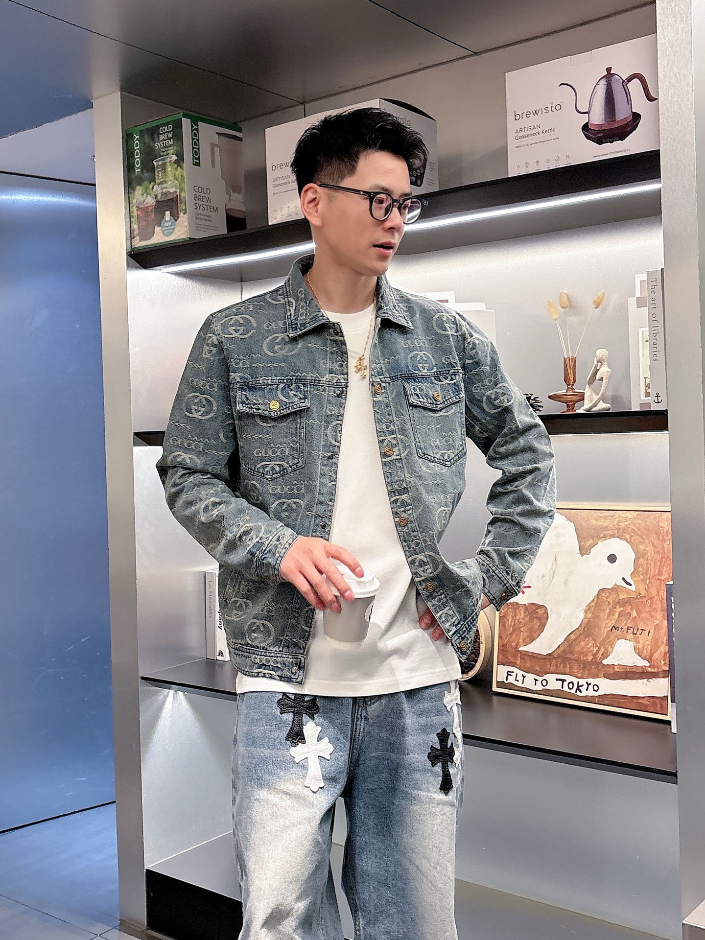 NO:572781,Gucci top quality!  Autumn and winter official website counters are available at the same time, original orders, super stylish, customized original washed denim fabrics, unique design, top-notch embroidered burnt-flower letter pattern logo, original hardware accessories decoration, an extremely outstanding denim jacket, the materials and craftsmanship are extremely luxurious and exquisite, extremely high-grade, handsome and stylish upper body, recommended, counter size M-XXXL,, jackets & coats, jackets & coats, alexander wang19860909古奇顶级品质！秋冬官网专柜同步有售,原单狠货,超级有范儿,定制原版水洗牛仔面料,独特设计,顶级刺绣烧花工艺字母图案logo,原版五金辅料装饰,极为翘楚的一款牛仔夹克外套,用料与工艺都极致奢华精湛,档次极高,上身帅气有型,推荐,专柜尺码M-XXXL,,jackets & coats,jackets & coats,alexander wang,Men's clothing