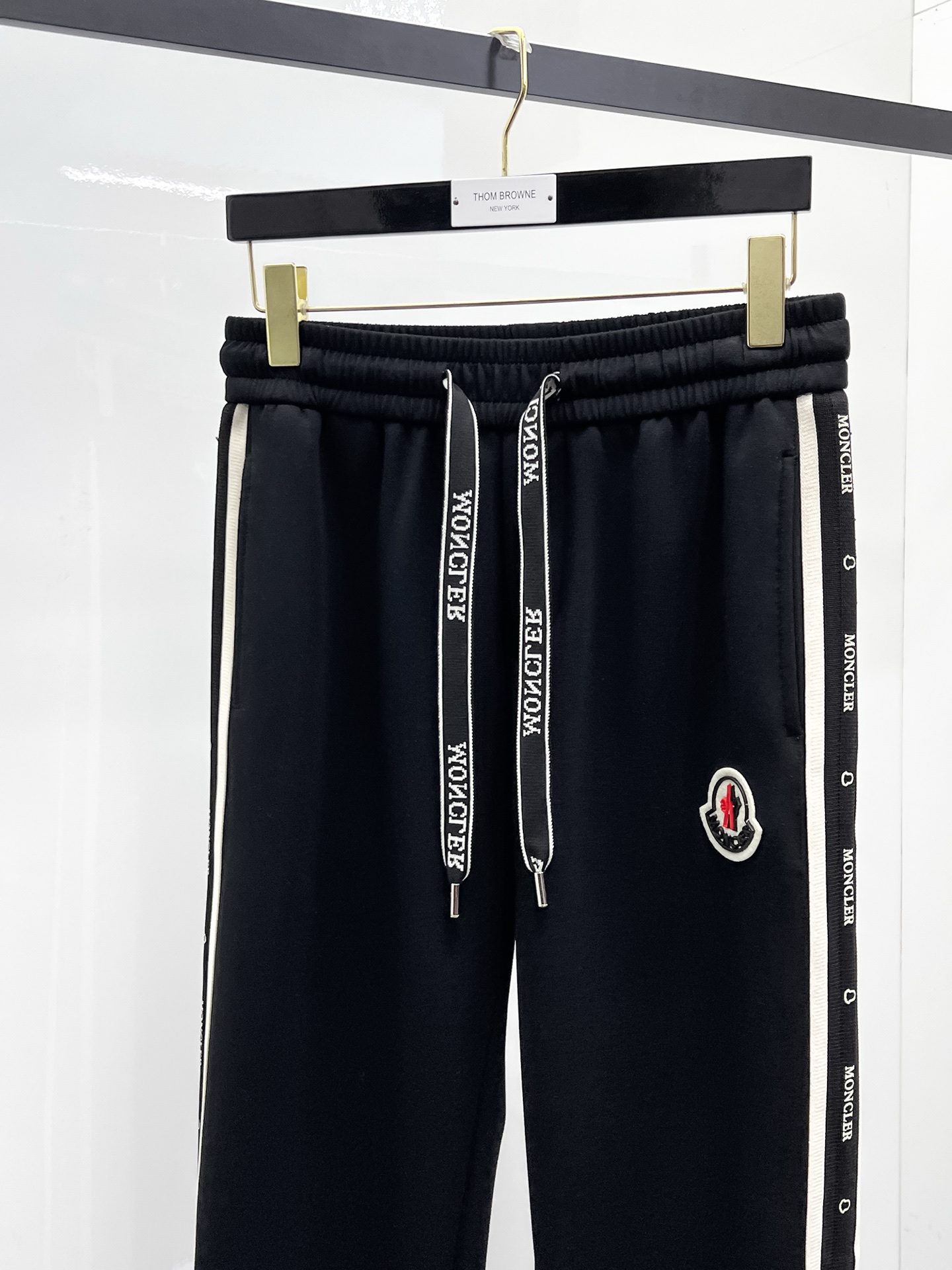 “New Summer Pants: Classic Logo Leisure Pants with Custom Fabrics for Great Comfort” - 图片 4