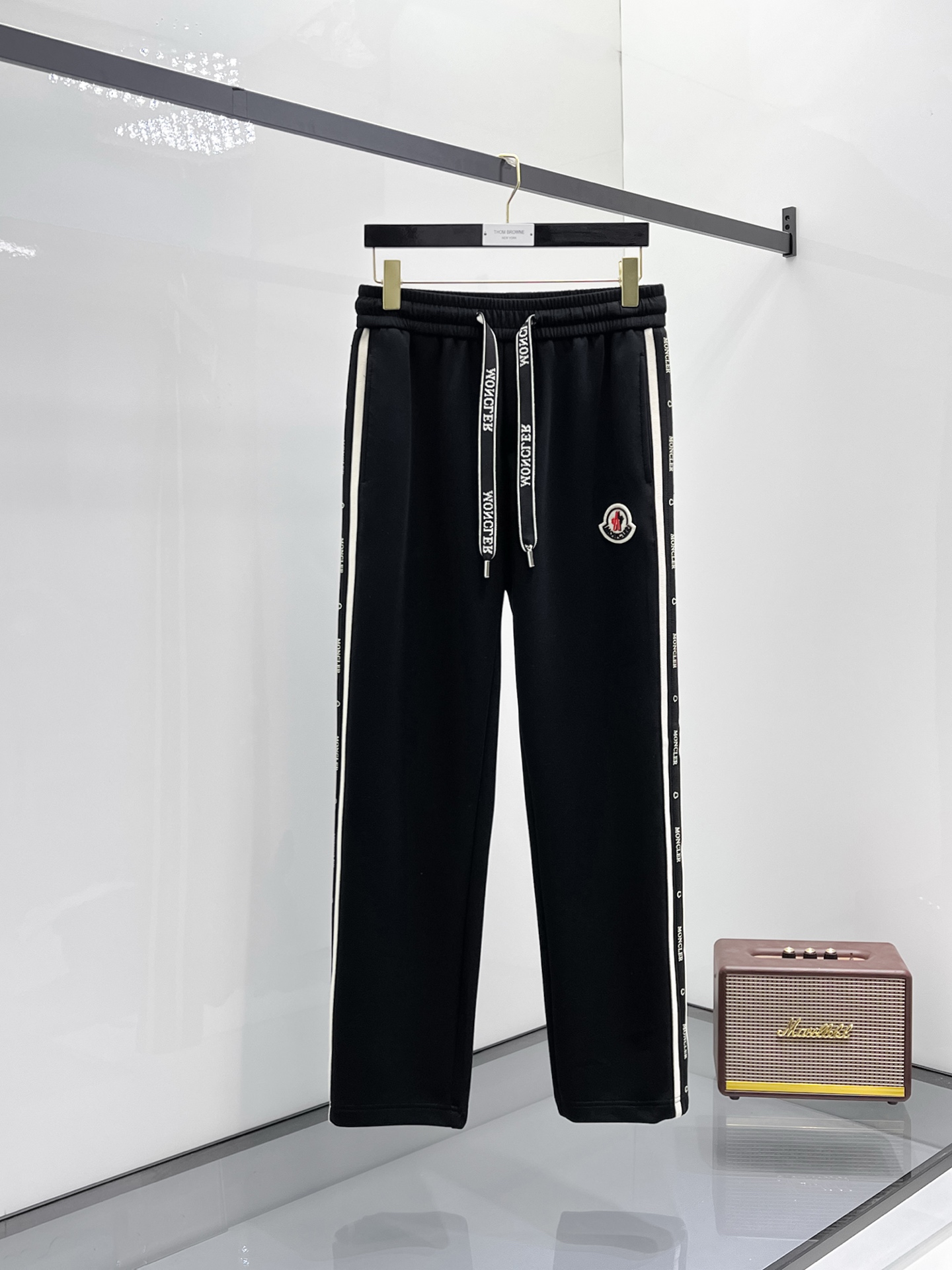 “New Summer Pants: Classic Logo Leisure Pants with Custom Fabrics for Great Comfort” - 图片 1