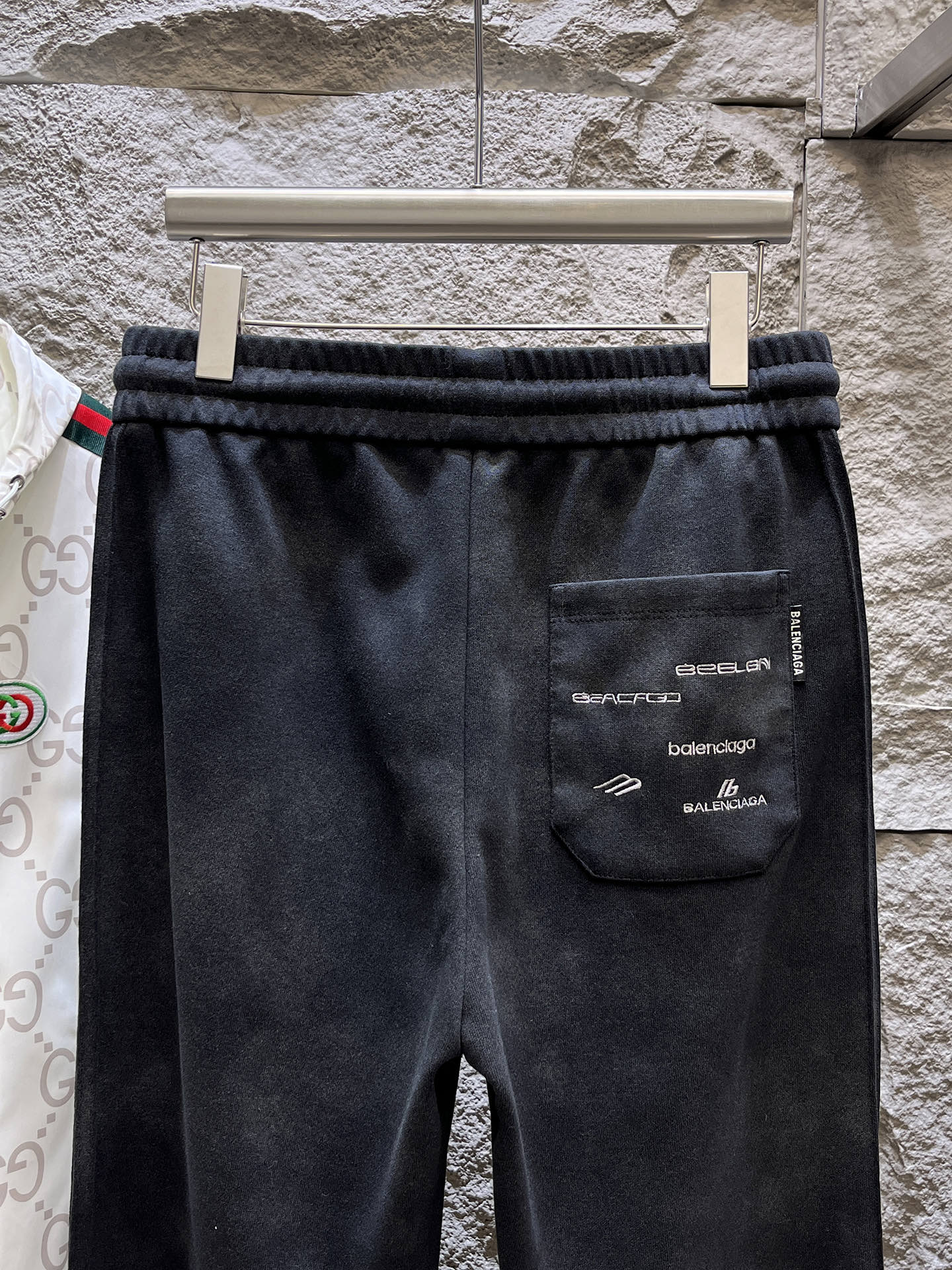   巴黎世家  顶级货品🐮 🆕2025春夏新款休闲裤！官网同步发售。品牌经典LOGO休闲裤 ，定制面料，