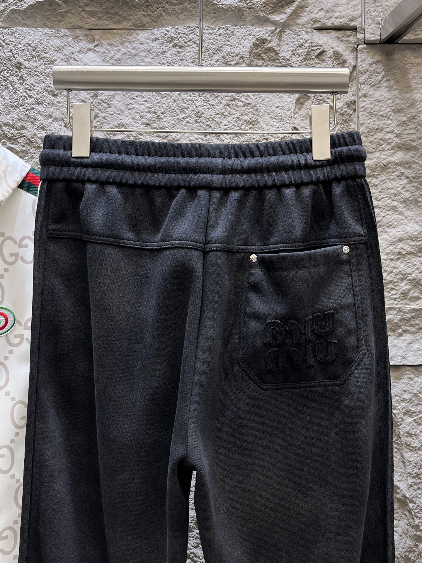   MIU  顶级货品🐮 🆕2025春夏新款休闲裤！官网同步发售。品牌经典LOGO休闲裤 ，定制面料，舒