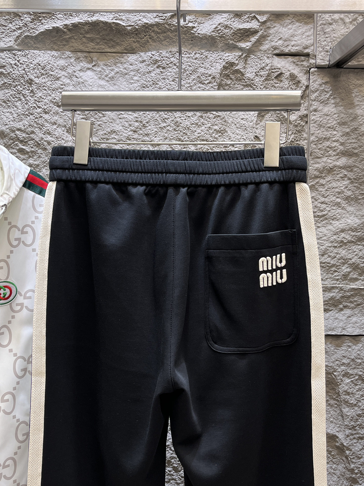   MIU  顶级货品🐮 🆕2025春夏新款休闲裤！官网同步发售。品牌经典LOGO休闲裤 ，定制面料，舒