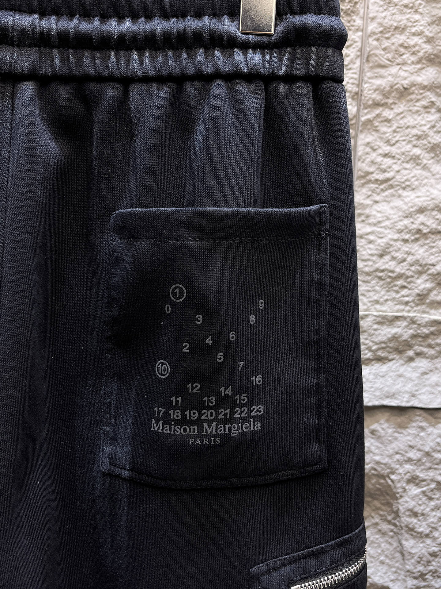   马吉拉  顶级货品🐮 🆕2025春夏新款休闲裤！官网同步发售。品牌经典LOGO休闲裤 ，定制面料，舒