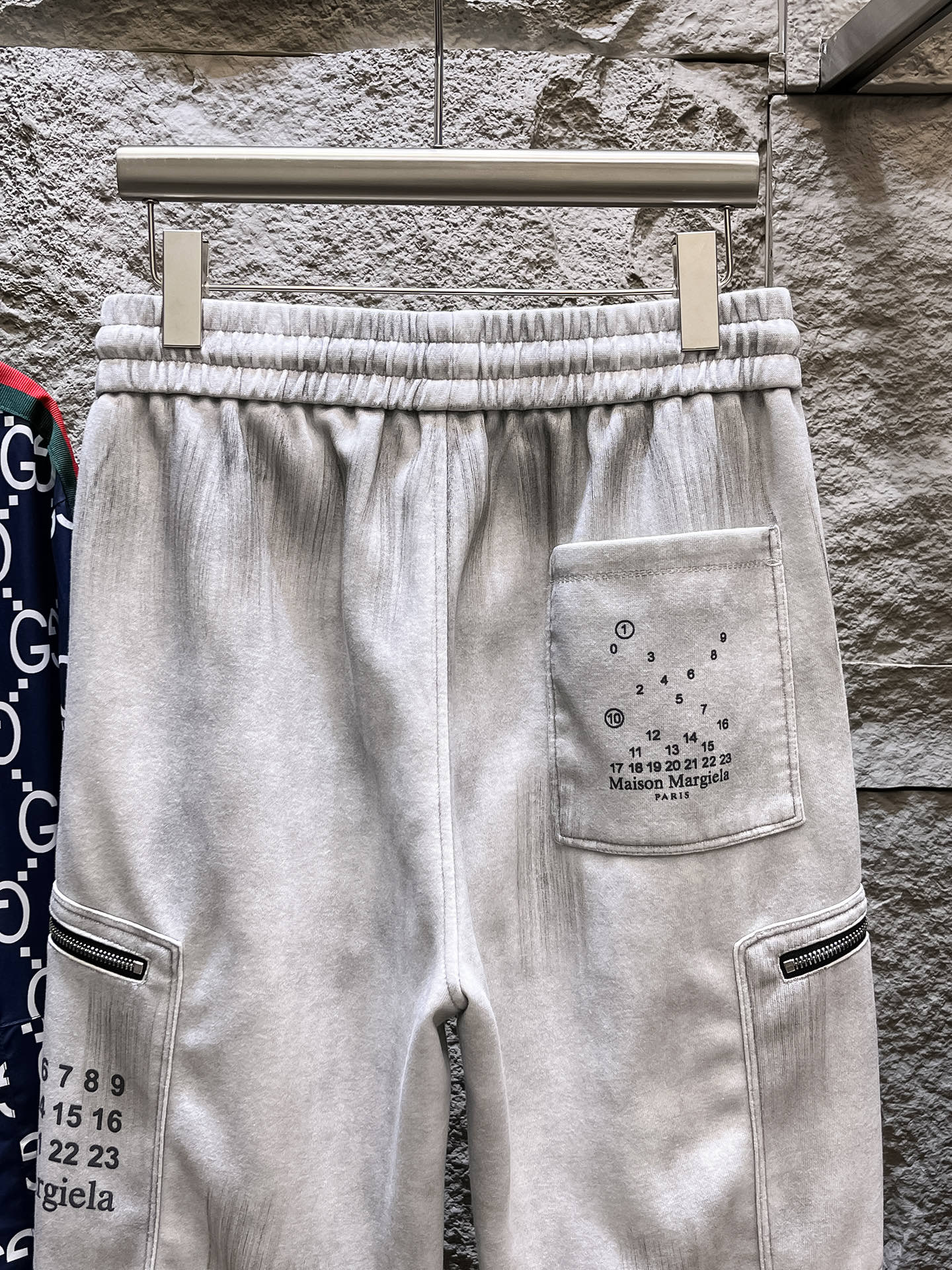   马吉拉  顶级货品🐮 🆕2025春夏新款休闲裤！官网同步发售。品牌经典LOGO休闲裤 ，定制面料，舒